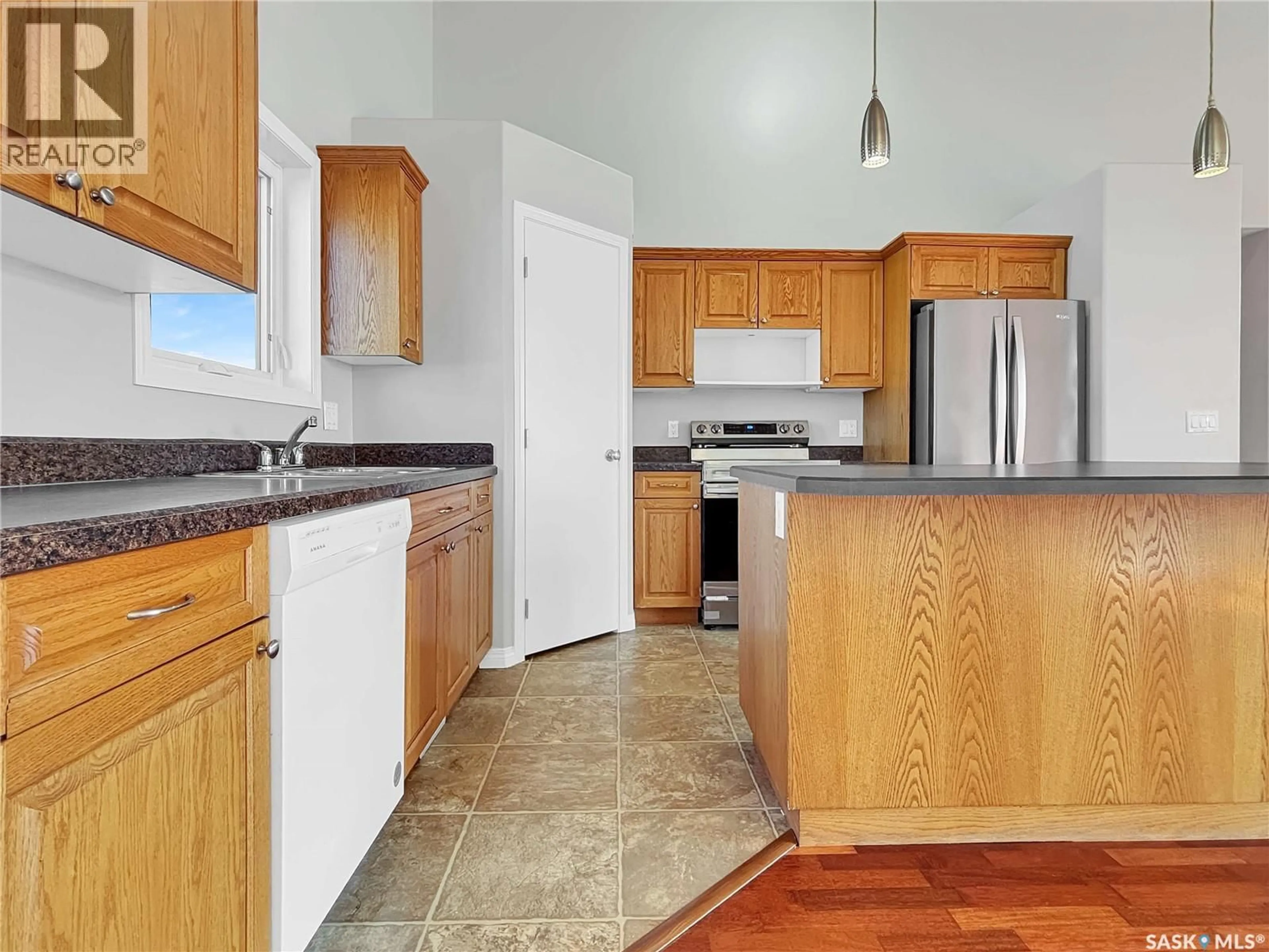 Standard kitchen, unknown for 143 ALLWOOD CRESCENT, Saskatoon Saskatchewan S7R0A3