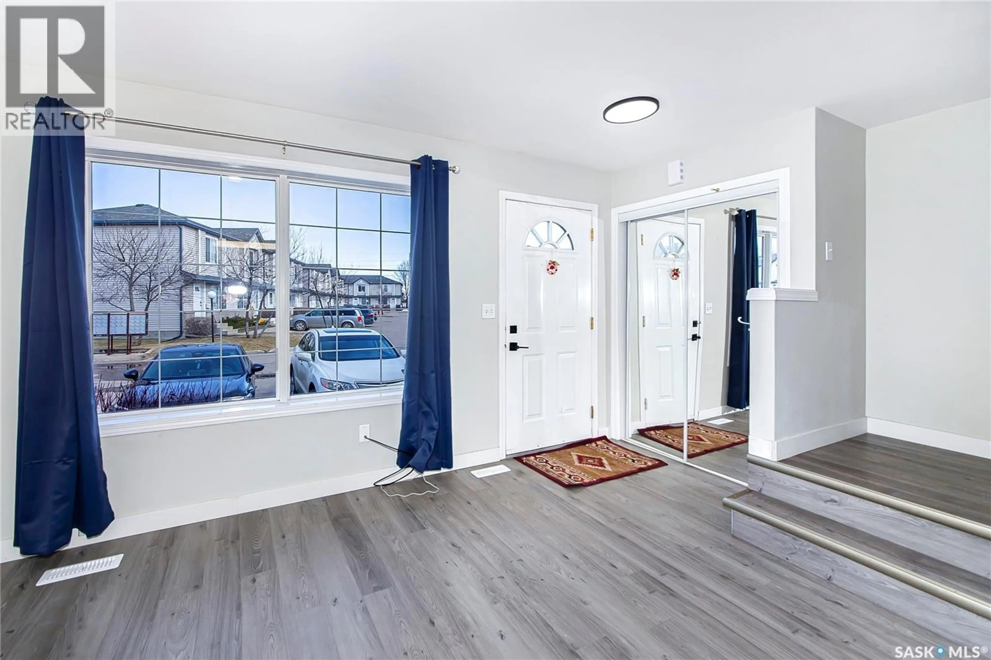 Indoor entryway for 670 - 137 KENDERDINE ROAD, Saskatoon Saskatchewan S7N4W3