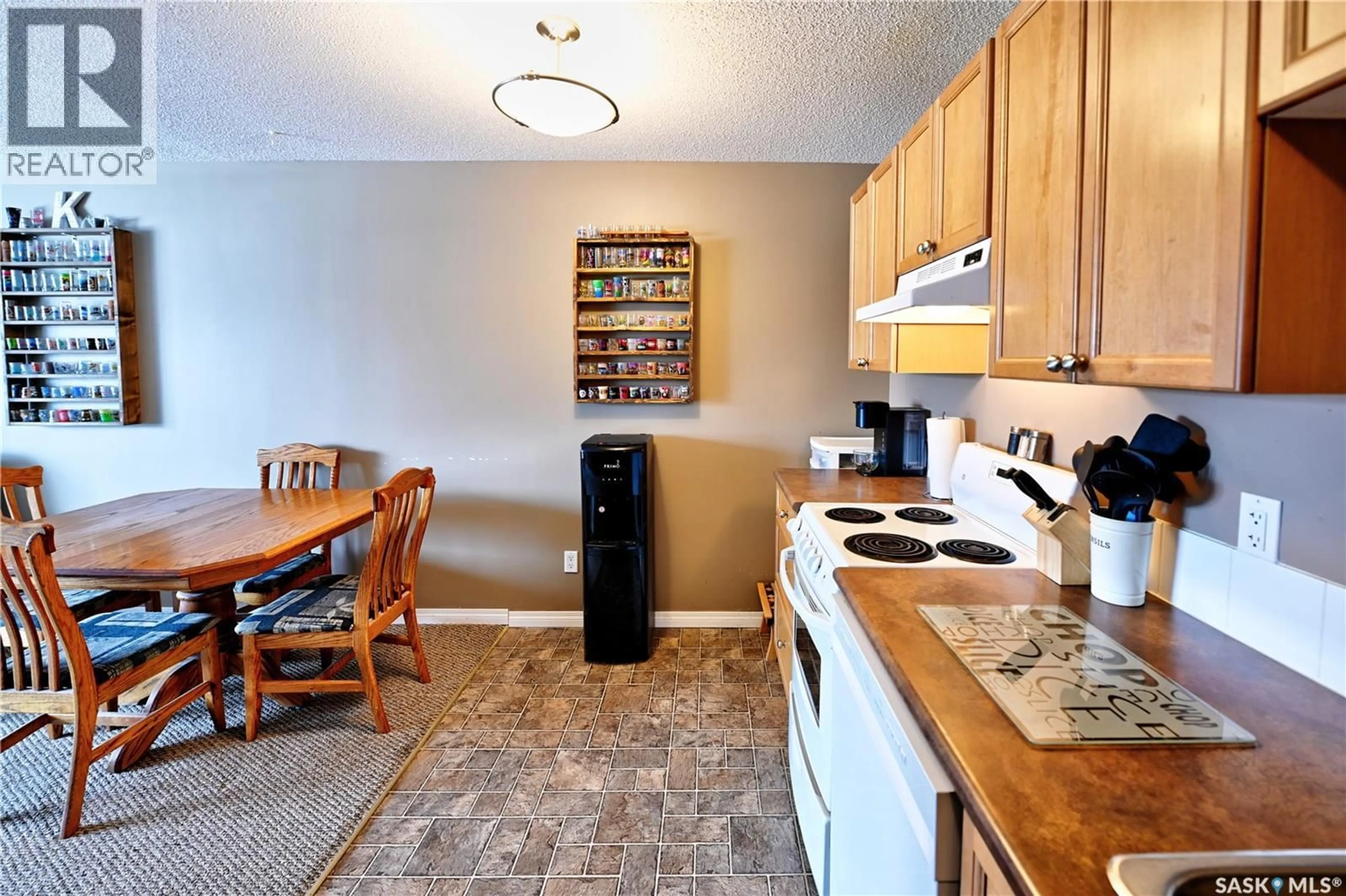 Standard kitchen, unknown for N - 317 1223 7TH AVENUE, Saskatoon Saskatchewan S7K2W1
