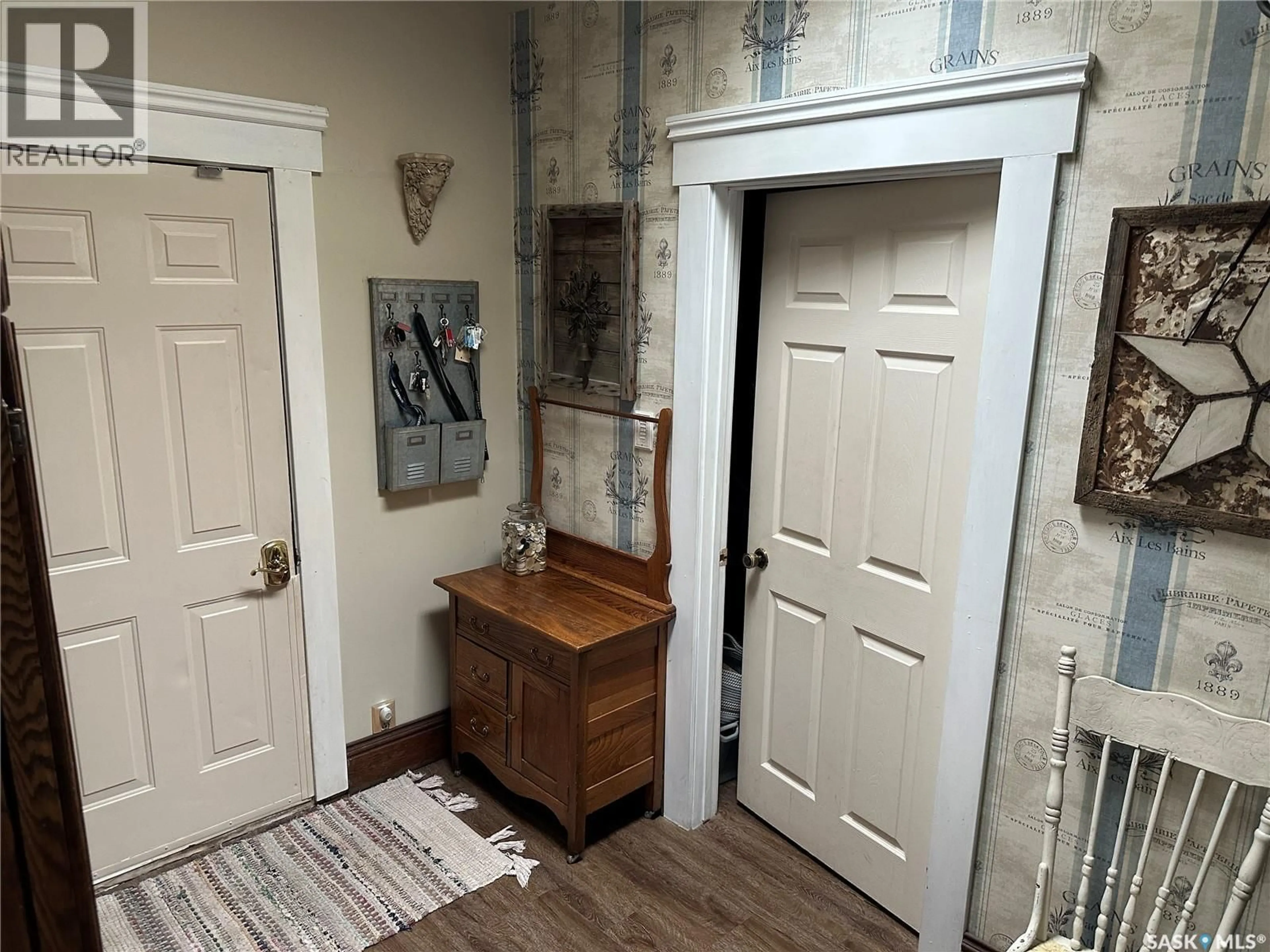 Indoor entryway for 503 BISON AVENUE, Weyburn Saskatchewan S4H0J6