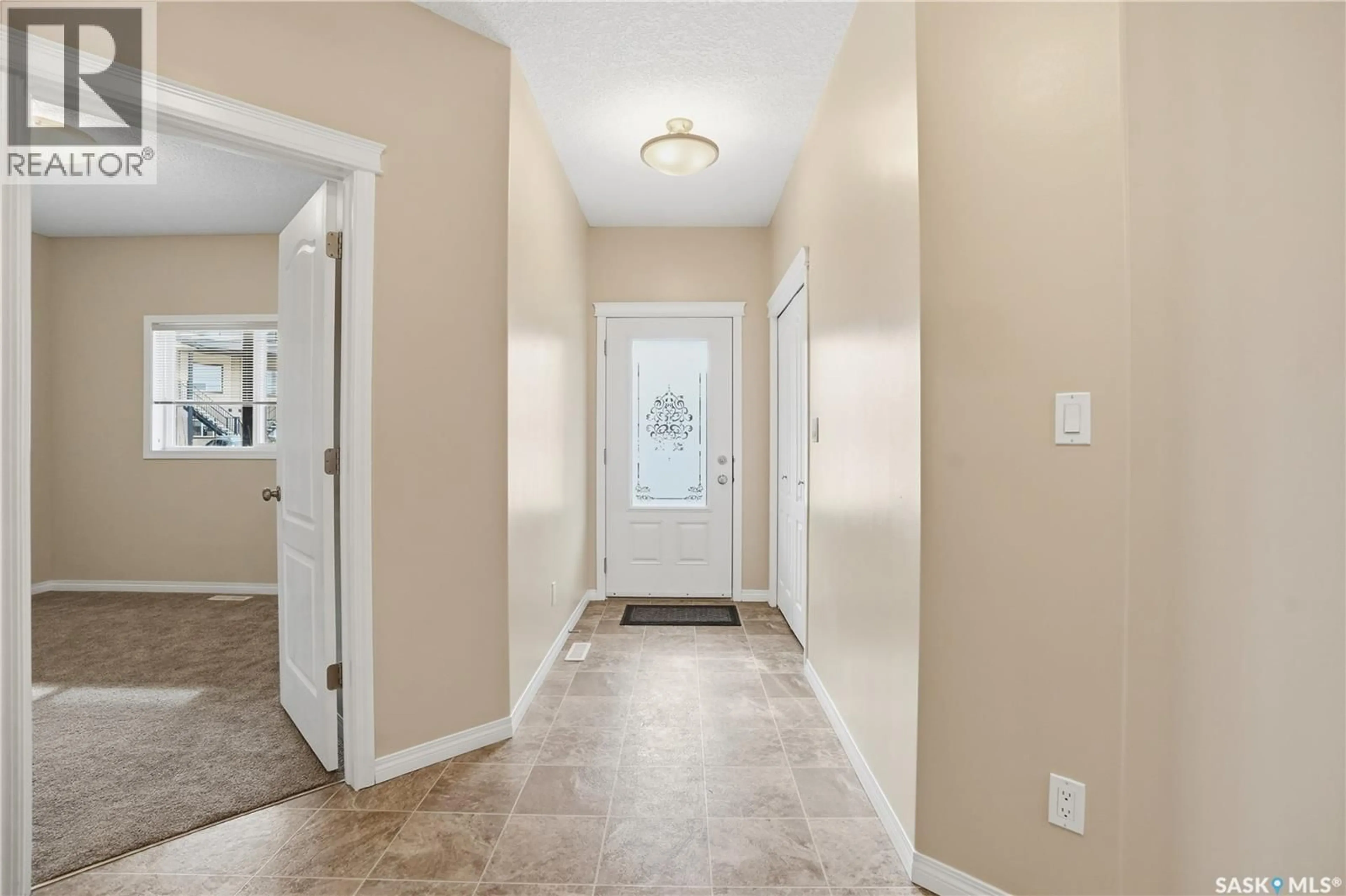 Indoor entryway for 210 - 3818 DEWDNEY AVENUE, Regina Saskatchewan S4Z0A6