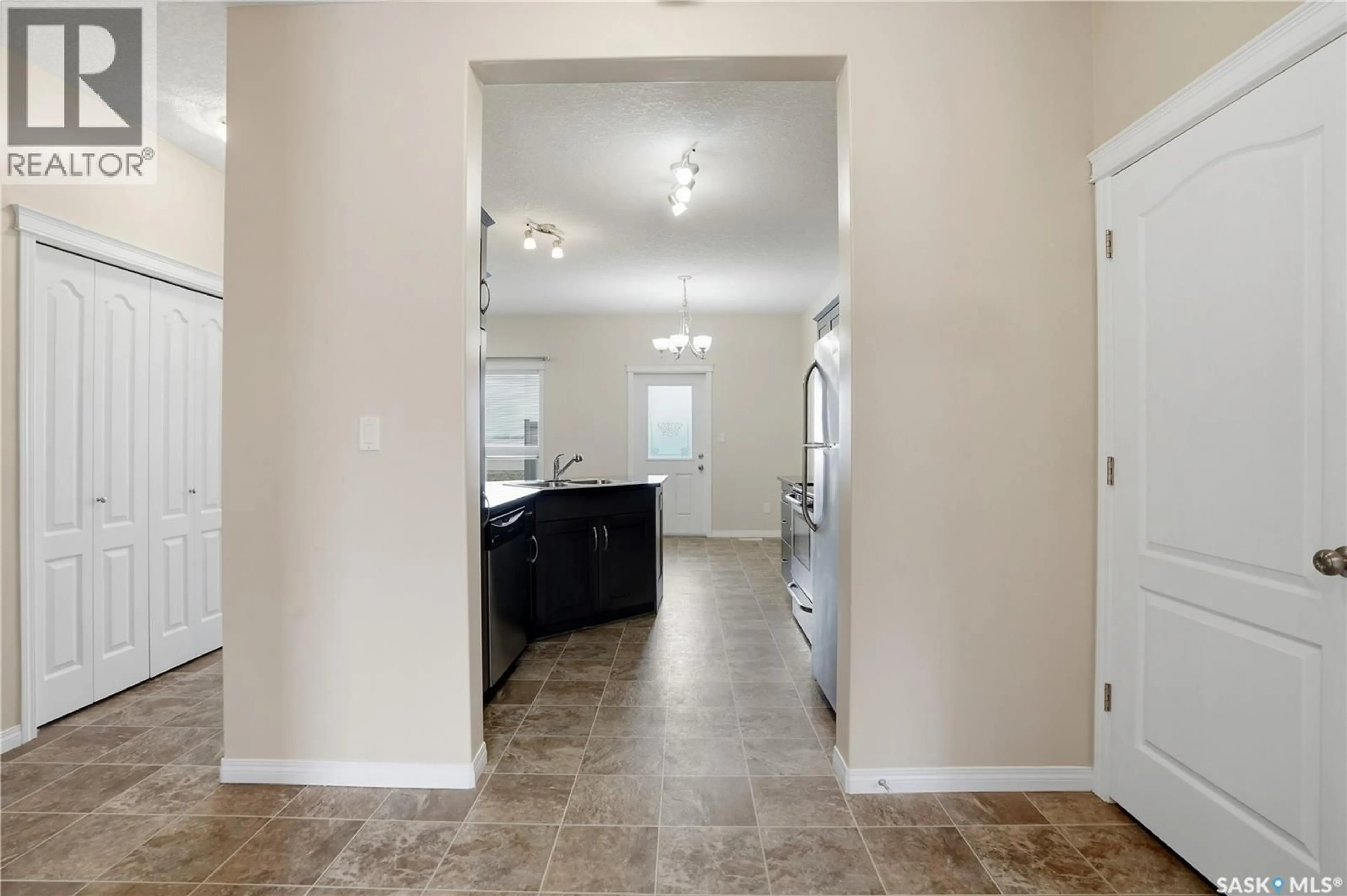 Indoor entryway for 210 - 3818 DEWDNEY AVENUE, Regina Saskatchewan S4Z0A6
