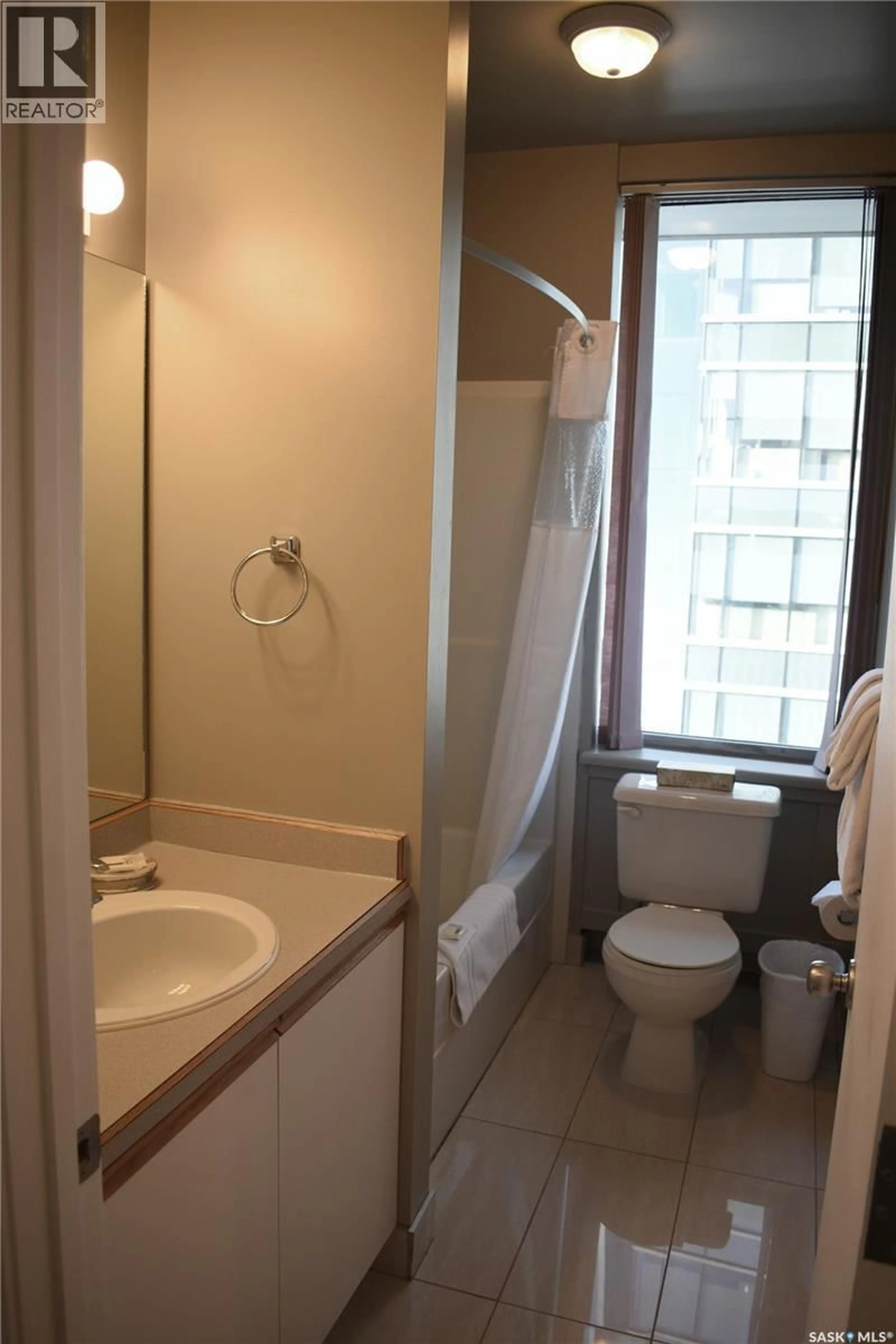 Standard bathroom, ceramic/tile floor for 501 1867 HAMILTON STREET, Regina Saskatchewan S4P2C2