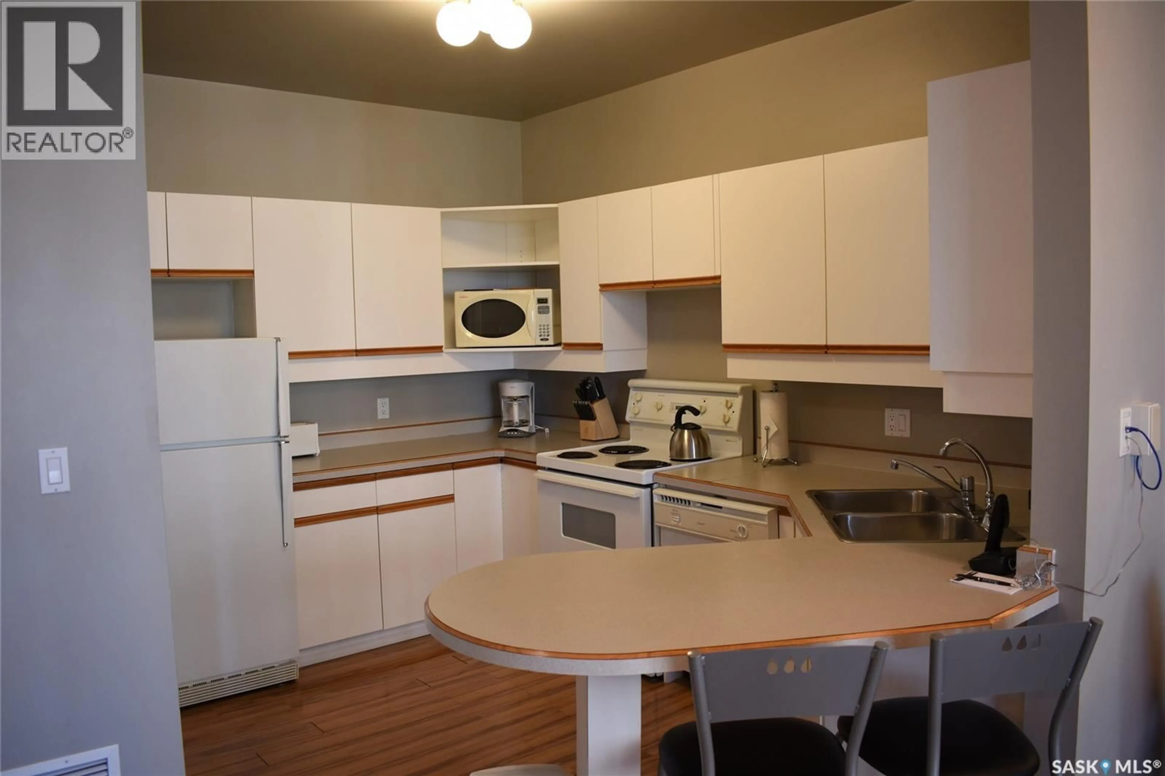 Standard kitchen, unknown for 501 1867 HAMILTON STREET, Regina Saskatchewan S4P2C2