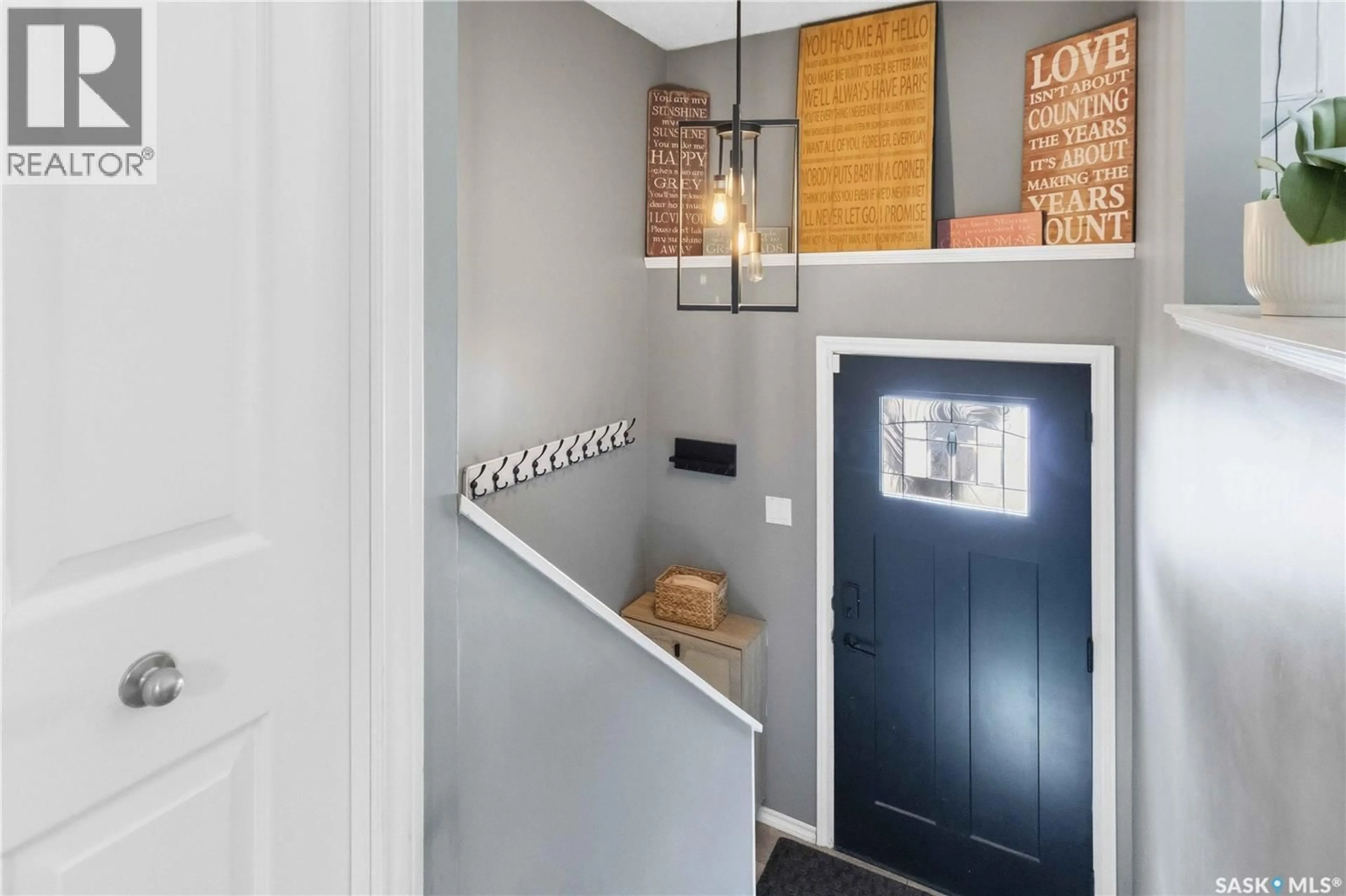 Indoor entryway for 401 3RD STREET, Martensville Saskatchewan S0K2T2