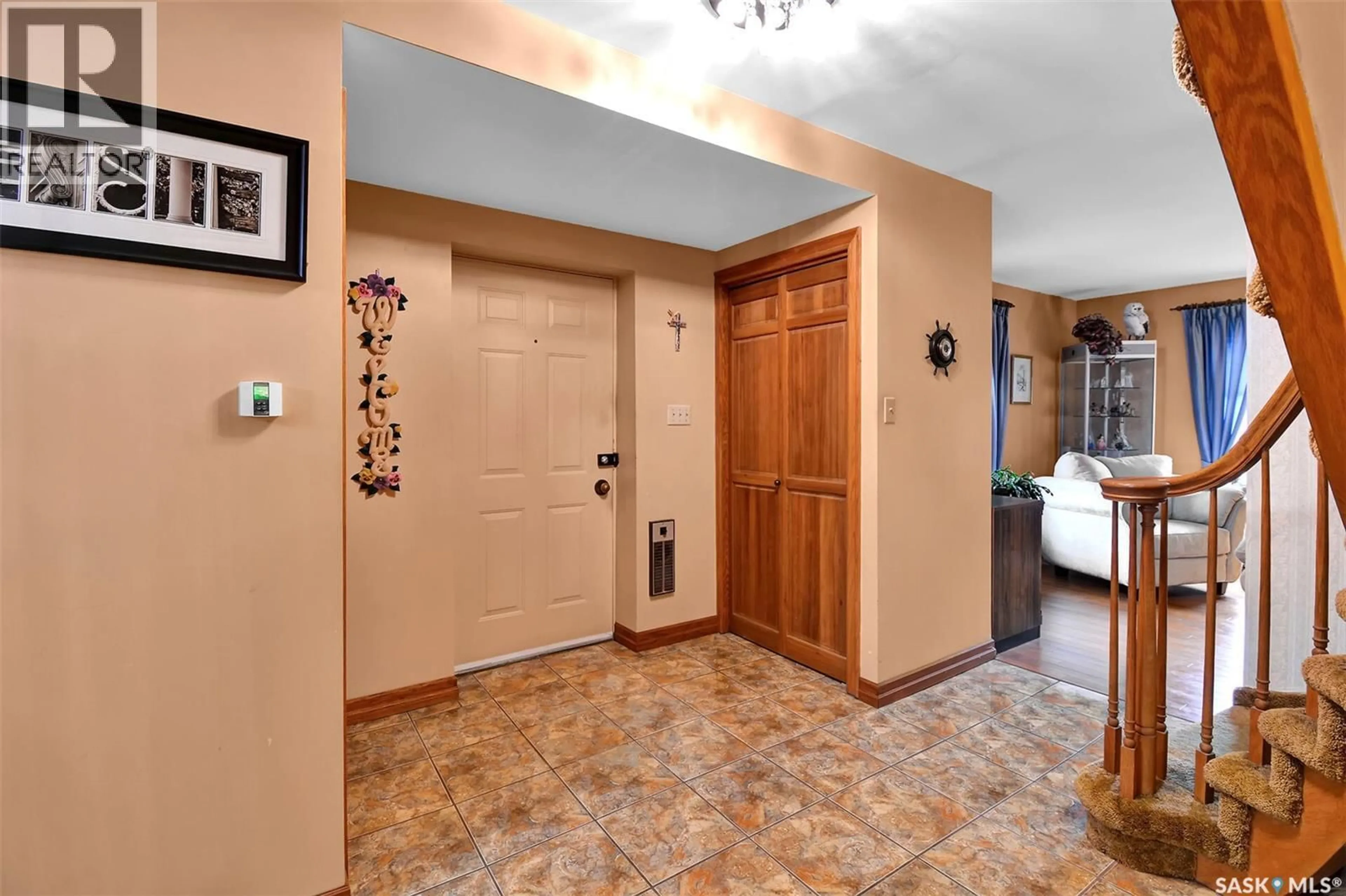 Indoor entryway for 223 WHITESWAN DRIVE, Saskatoon Saskatchewan S7K4M6