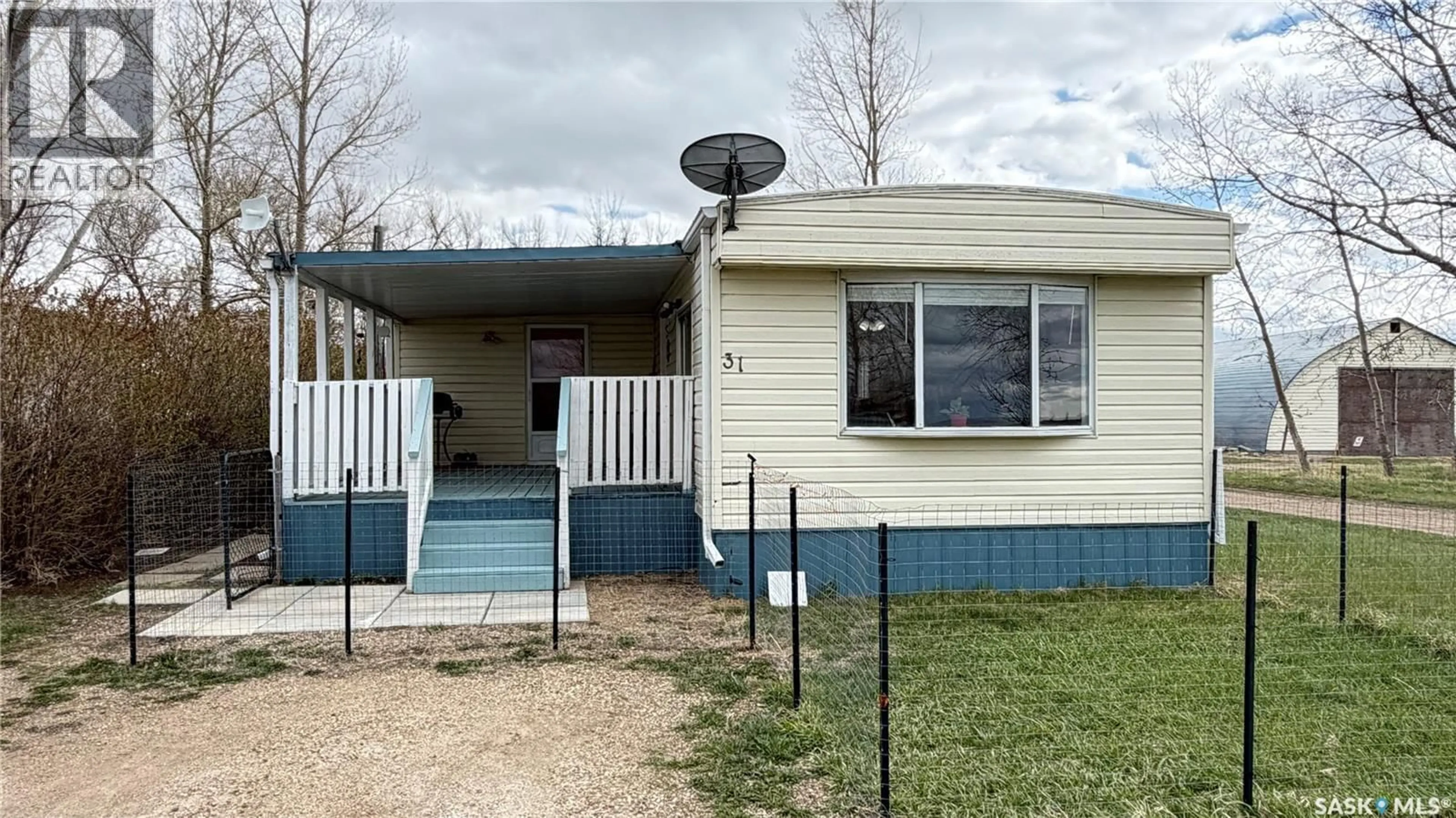 Home with vinyl exterior material, street for 31 CYPRESS MOBILE HOME PARK, Maple Creek Saskatchewan S0N1N0
