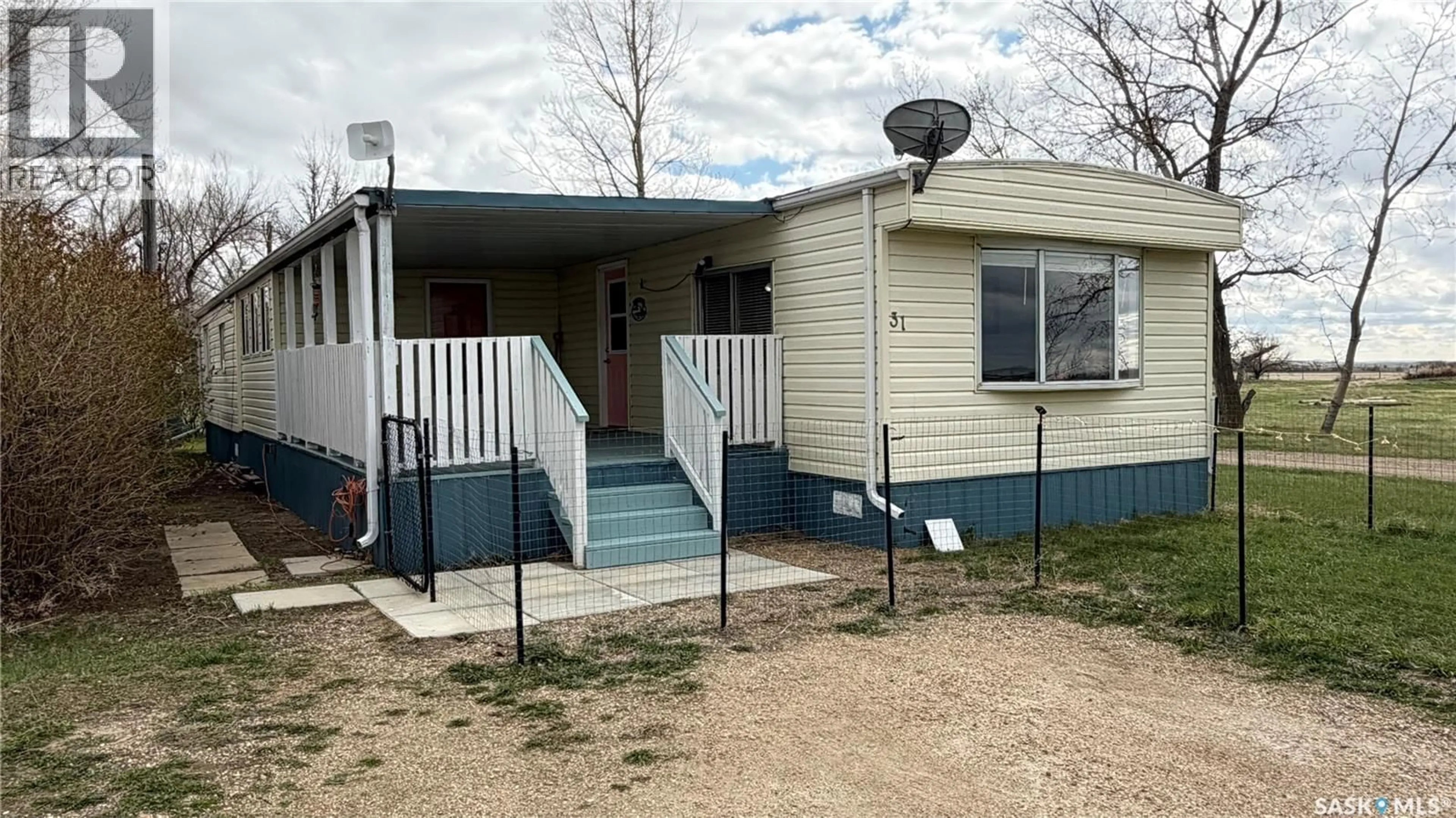 Home with vinyl exterior material, street for 31 CYPRESS MOBILE HOME PARK, Maple Creek Saskatchewan S0N1N0