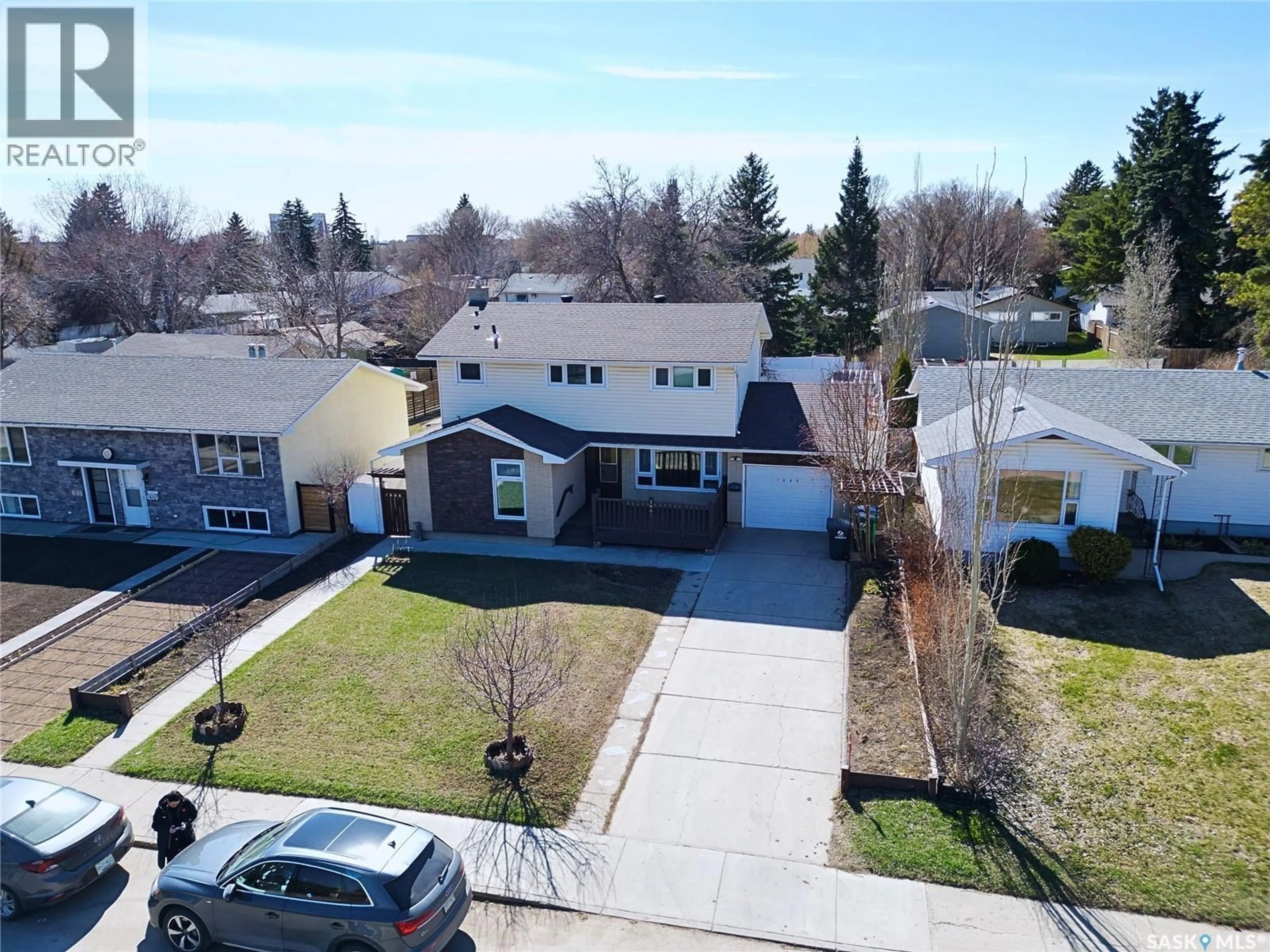 A pic from outside/outdoor area/front of a property/back of a property/a pic from drone, street for 1806 ARLINGTON AVENUE, Saskatoon Saskatchewan S7H2Y7