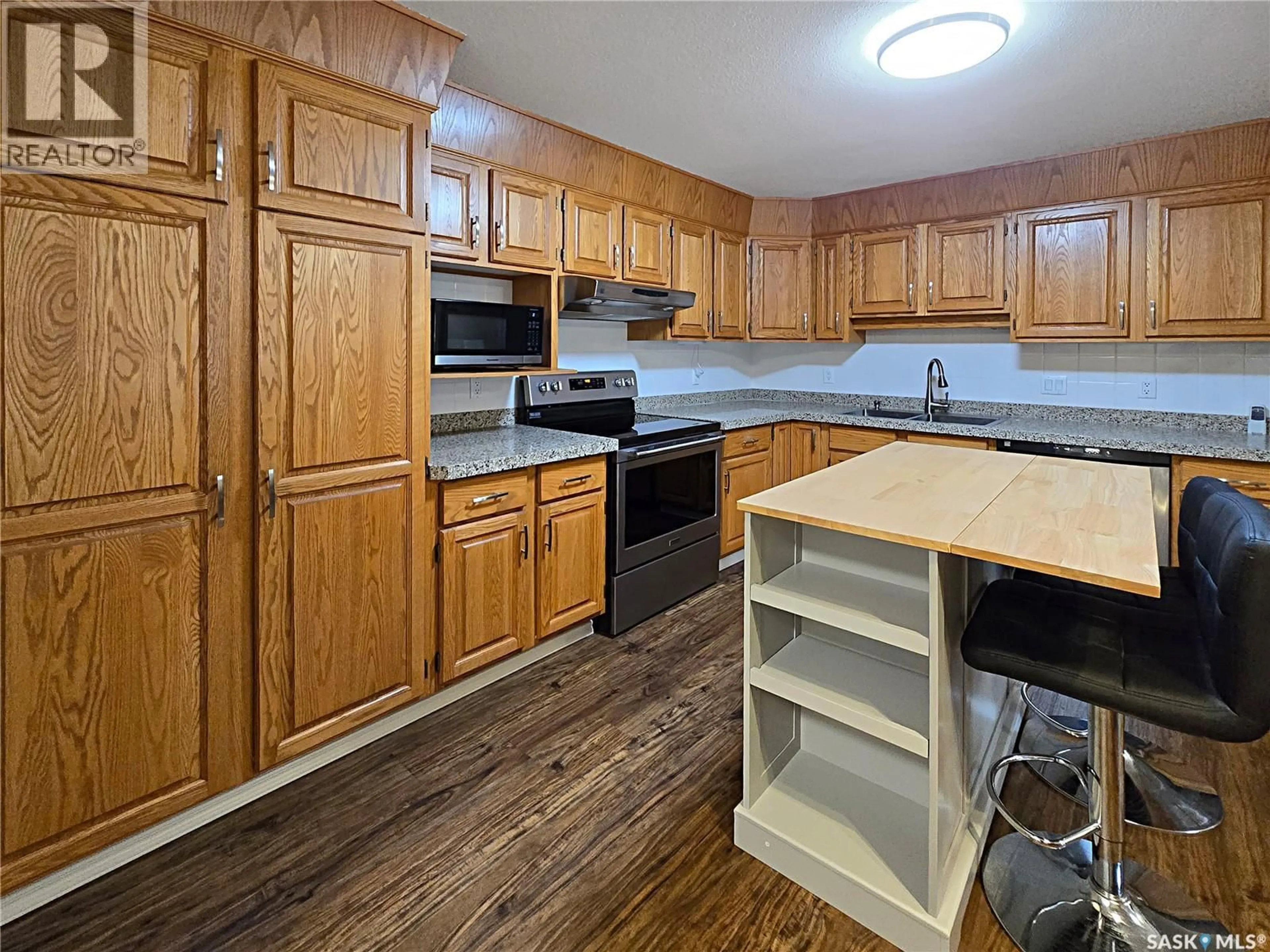 Standard kitchen, wood/laminate floor for 103 27 ERICHSEN PLACE, Yorkton Saskatchewan S3N3Z6
