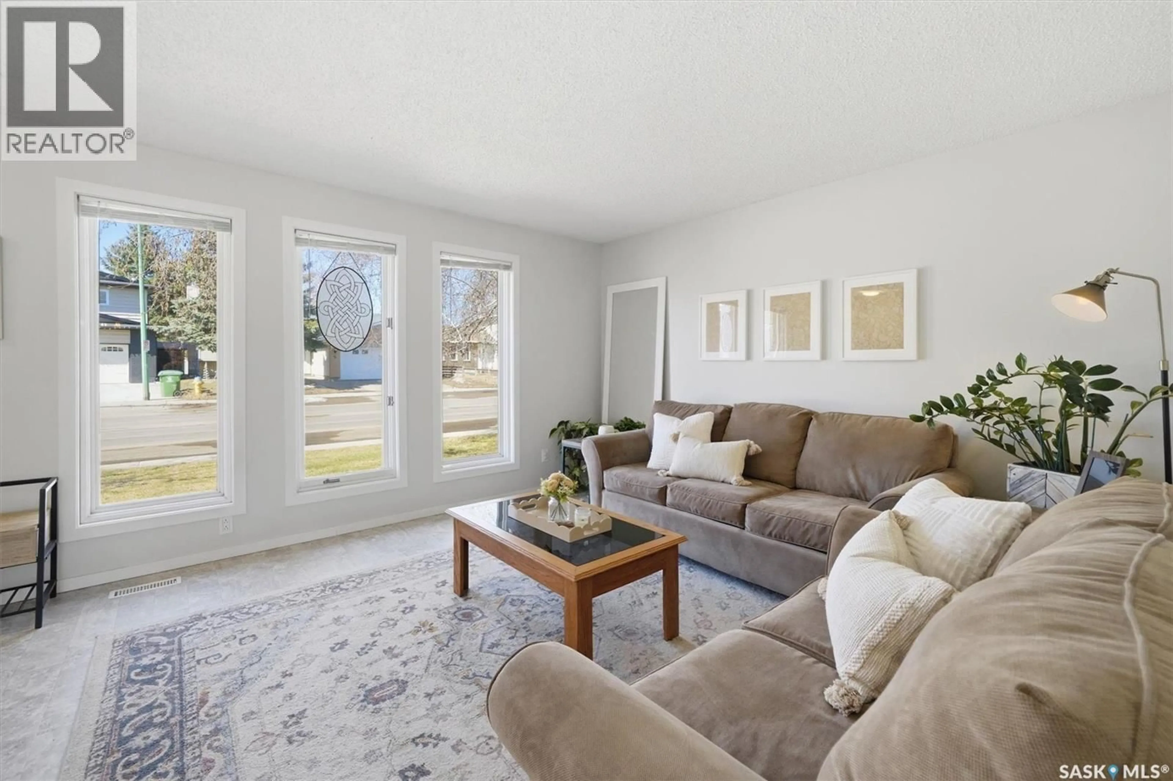 Living room with furniture, unknown for 615 KINGSMERE BOULEVARD, Saskatoon Saskatchewan S7J4E7