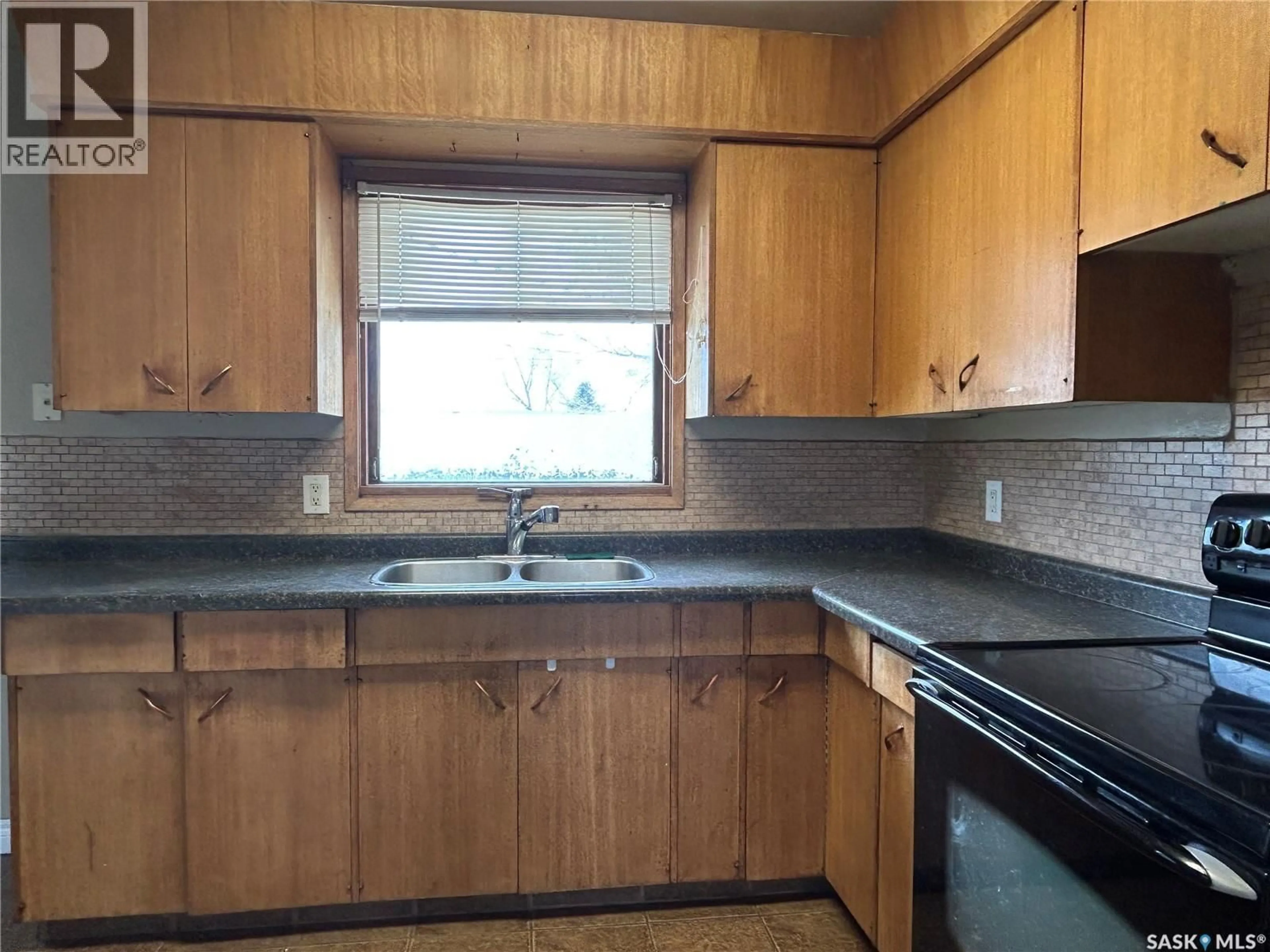 Standard kitchen, unknown for 826 EVA STREET, Estevan Saskatchewan S4A1P3