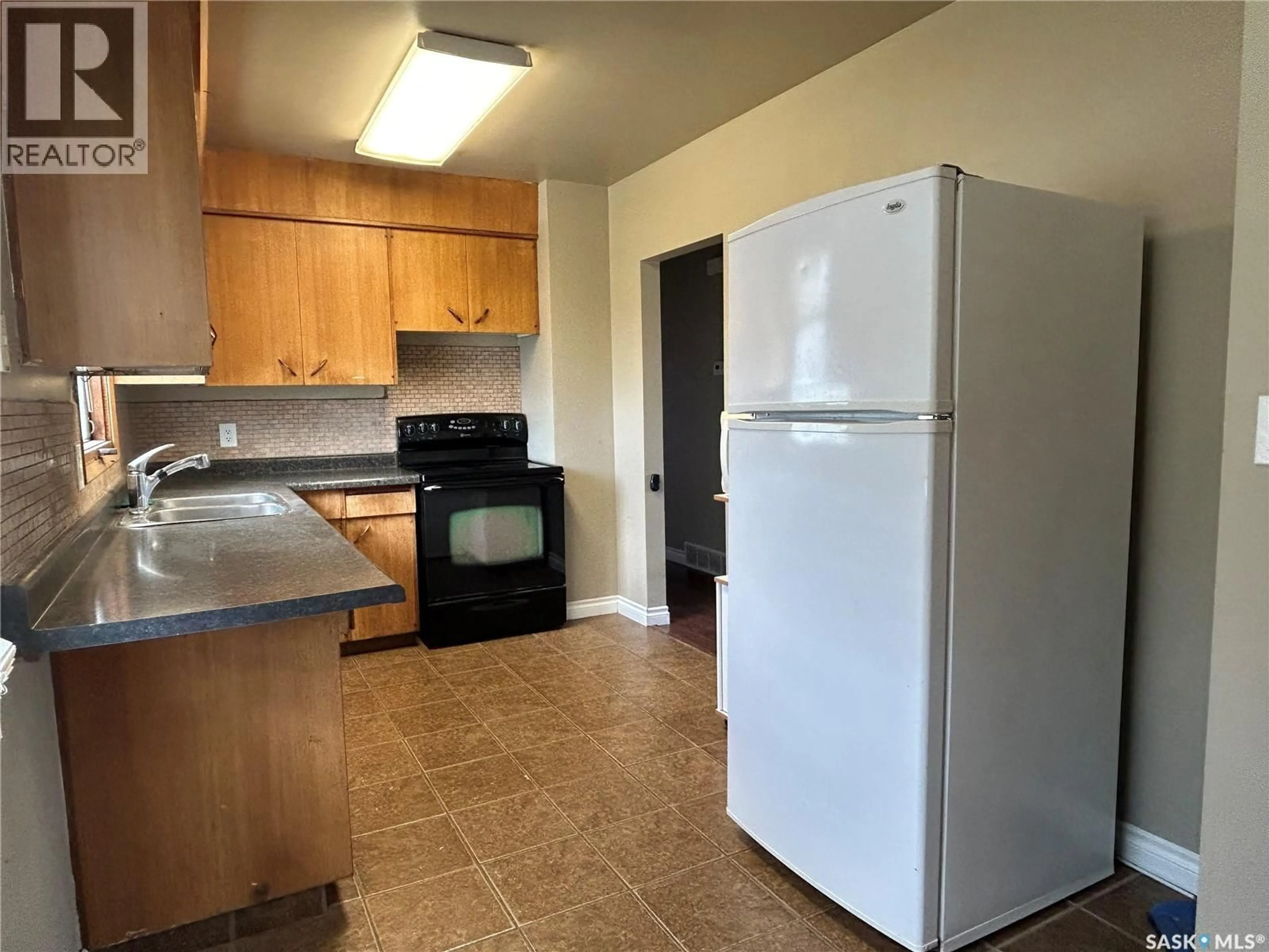 Standard kitchen, unknown for 826 EVA STREET, Estevan Saskatchewan S4A1P3