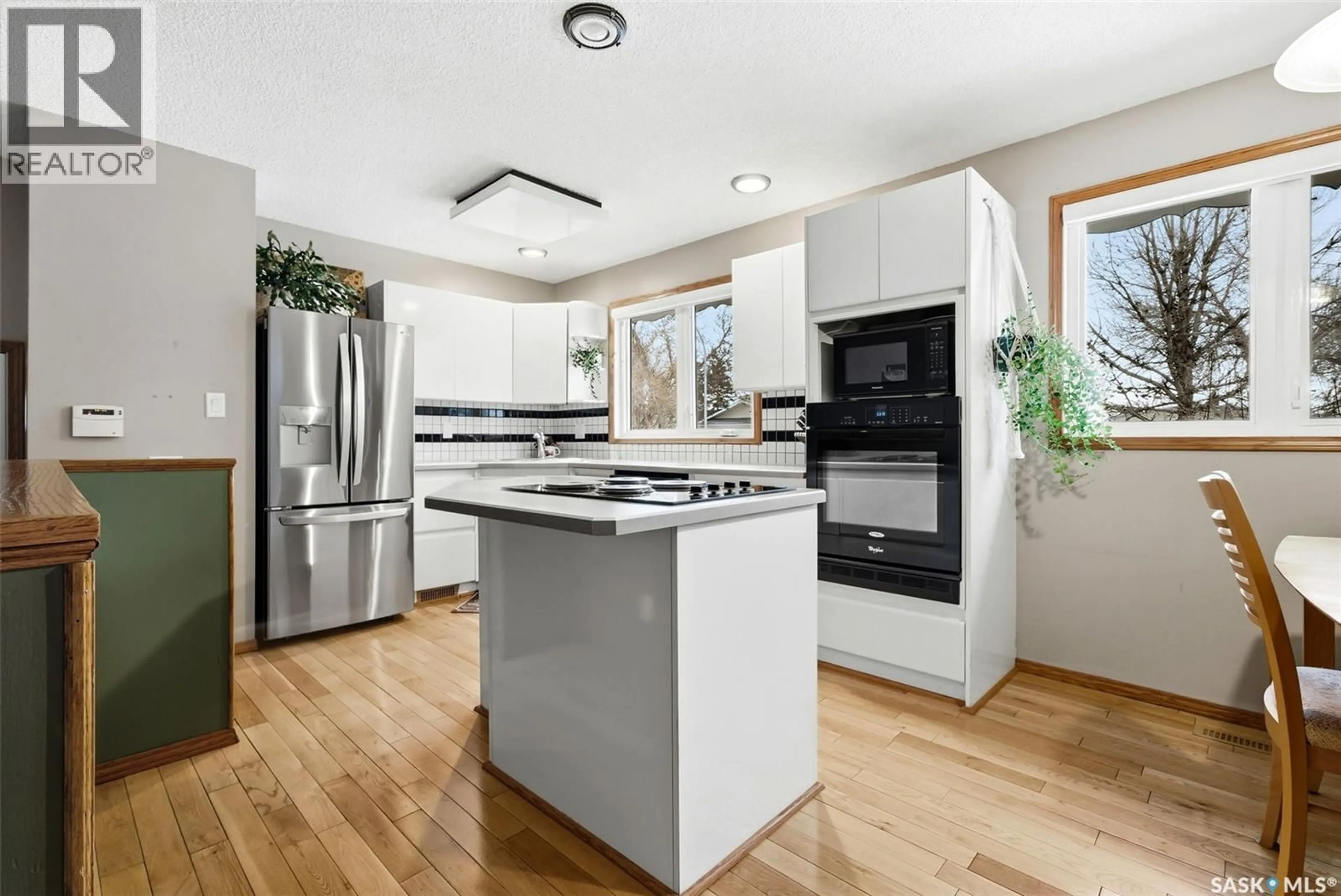 Open concept kitchen, unknown for 10 HAYES CRESCENT, Regina Saskatchewan S4X1B2