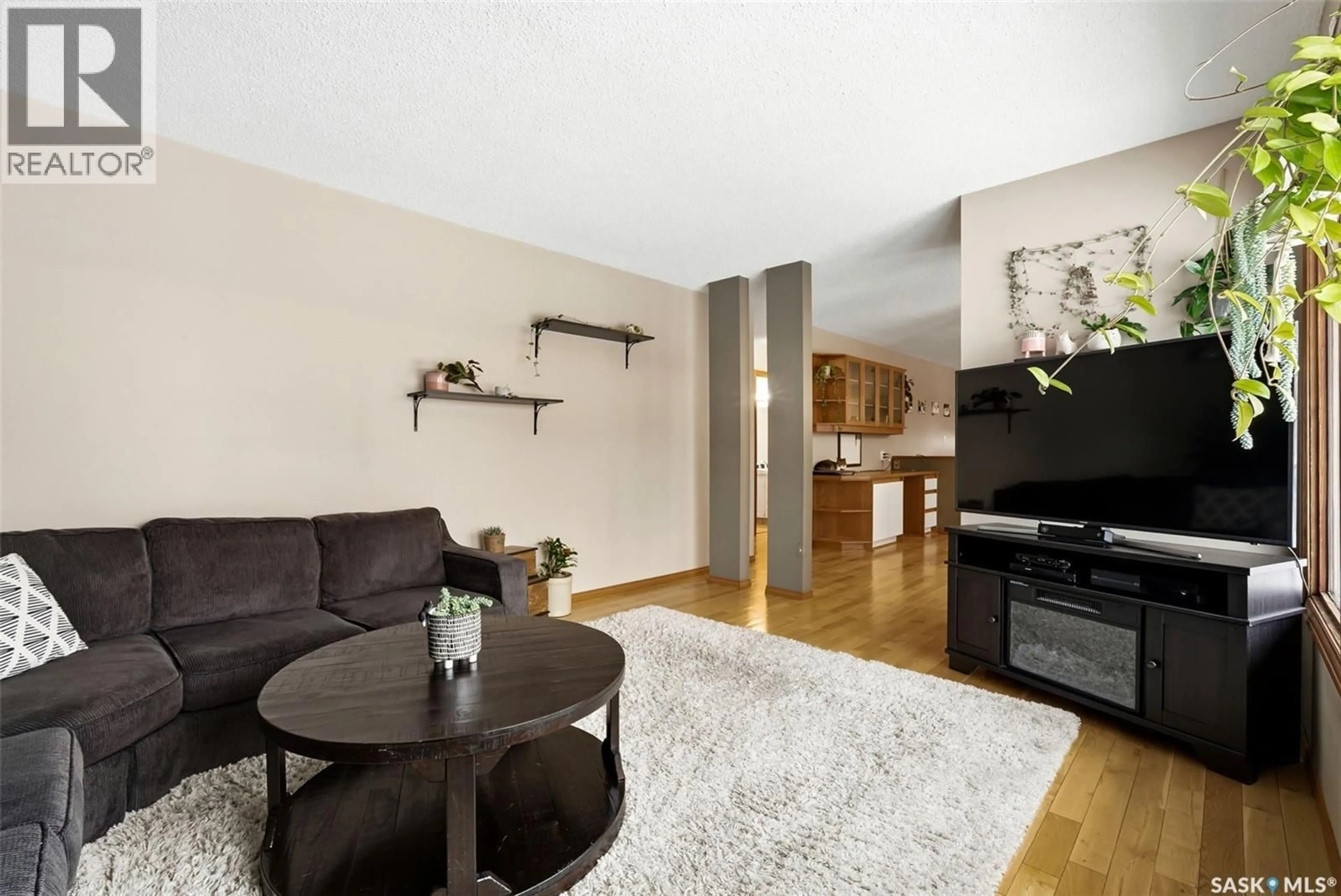 Living room with furniture, unknown for 10 HAYES CRESCENT, Regina Saskatchewan S4X1B2