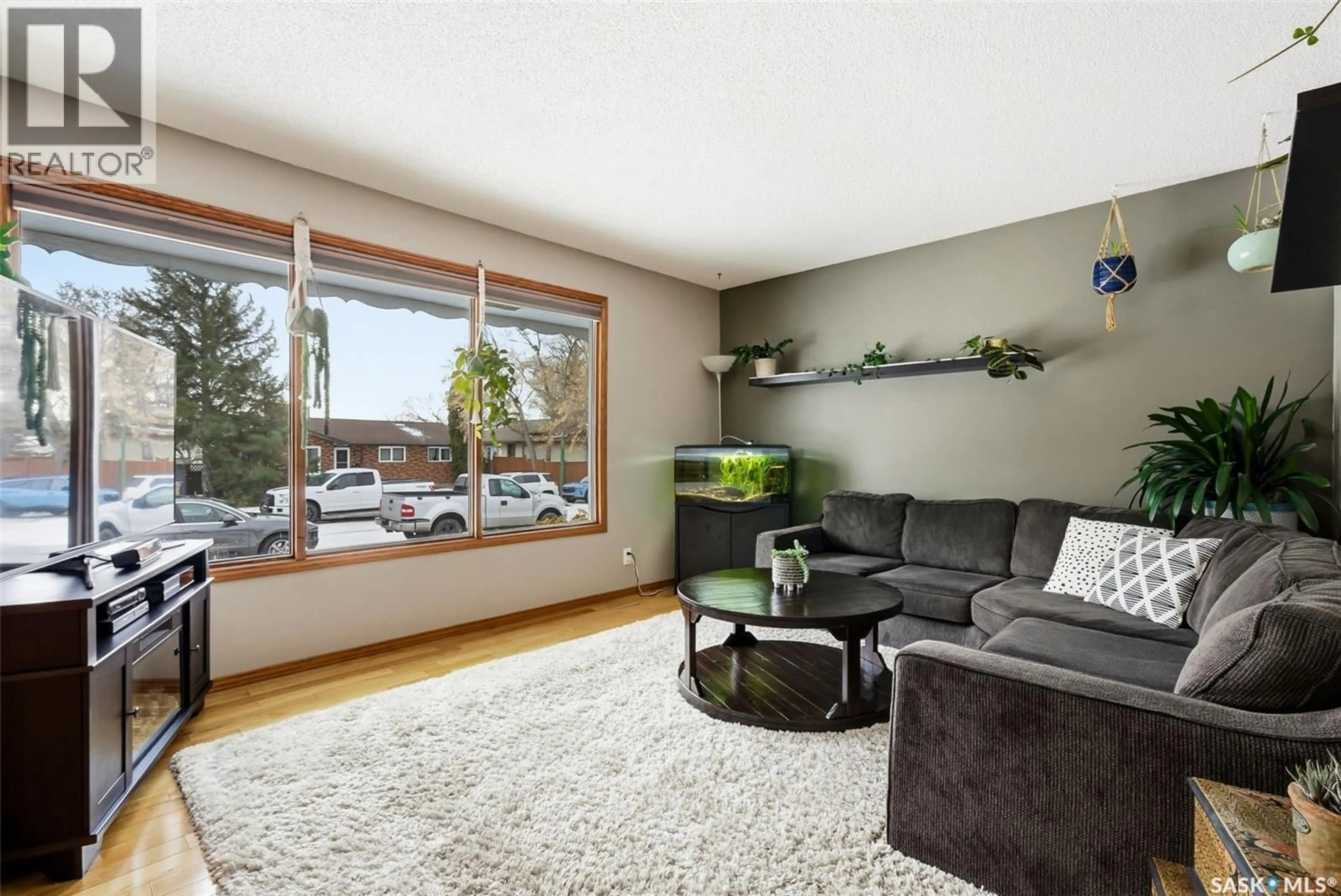 Living room with furniture, unknown for 10 HAYES CRESCENT, Regina Saskatchewan S4X1B2