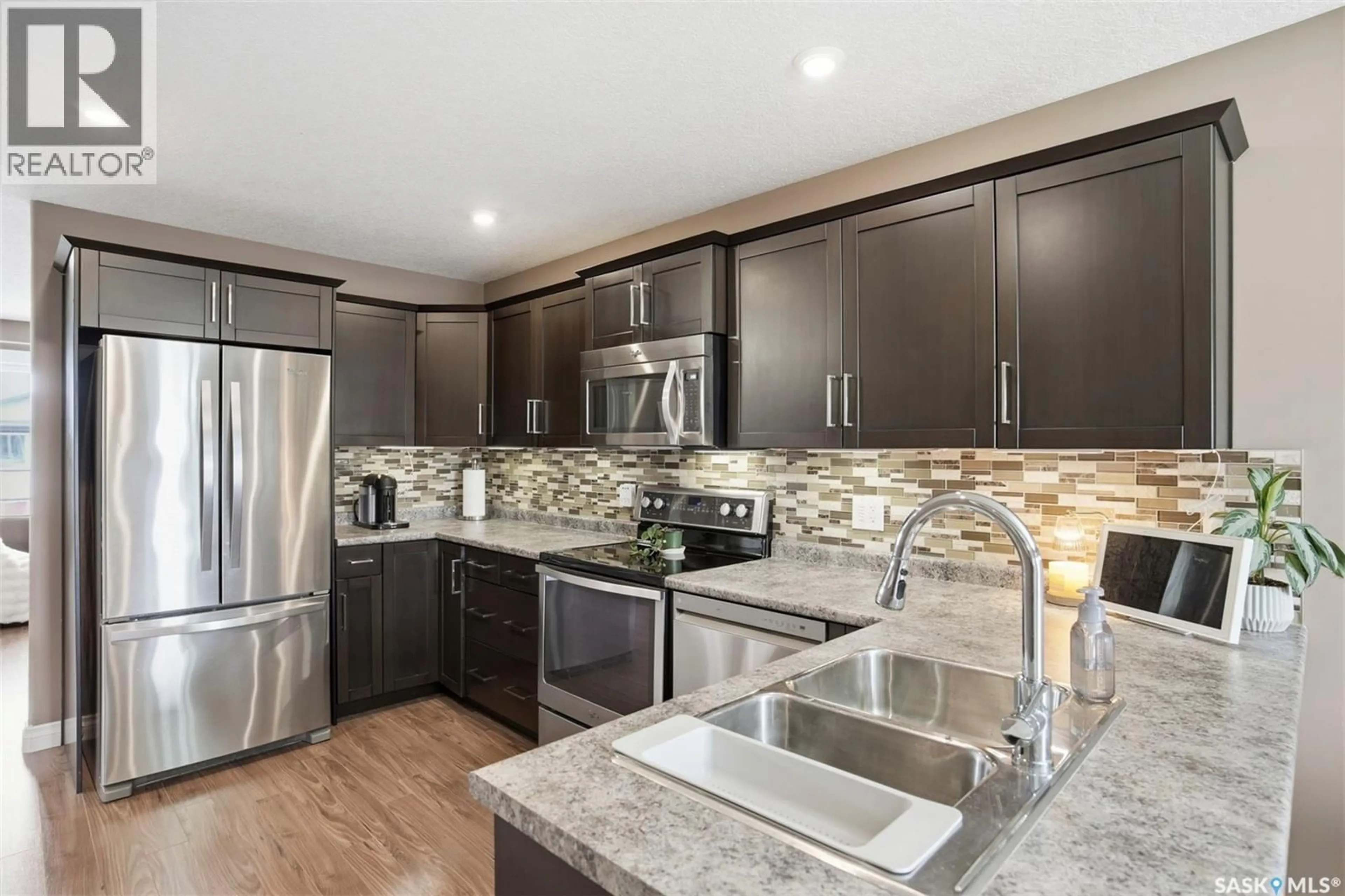 Contemporary kitchen, ceramic/tile floor for 304 MARTENS AVENUE, Warman Saskatchewan S0K4S3