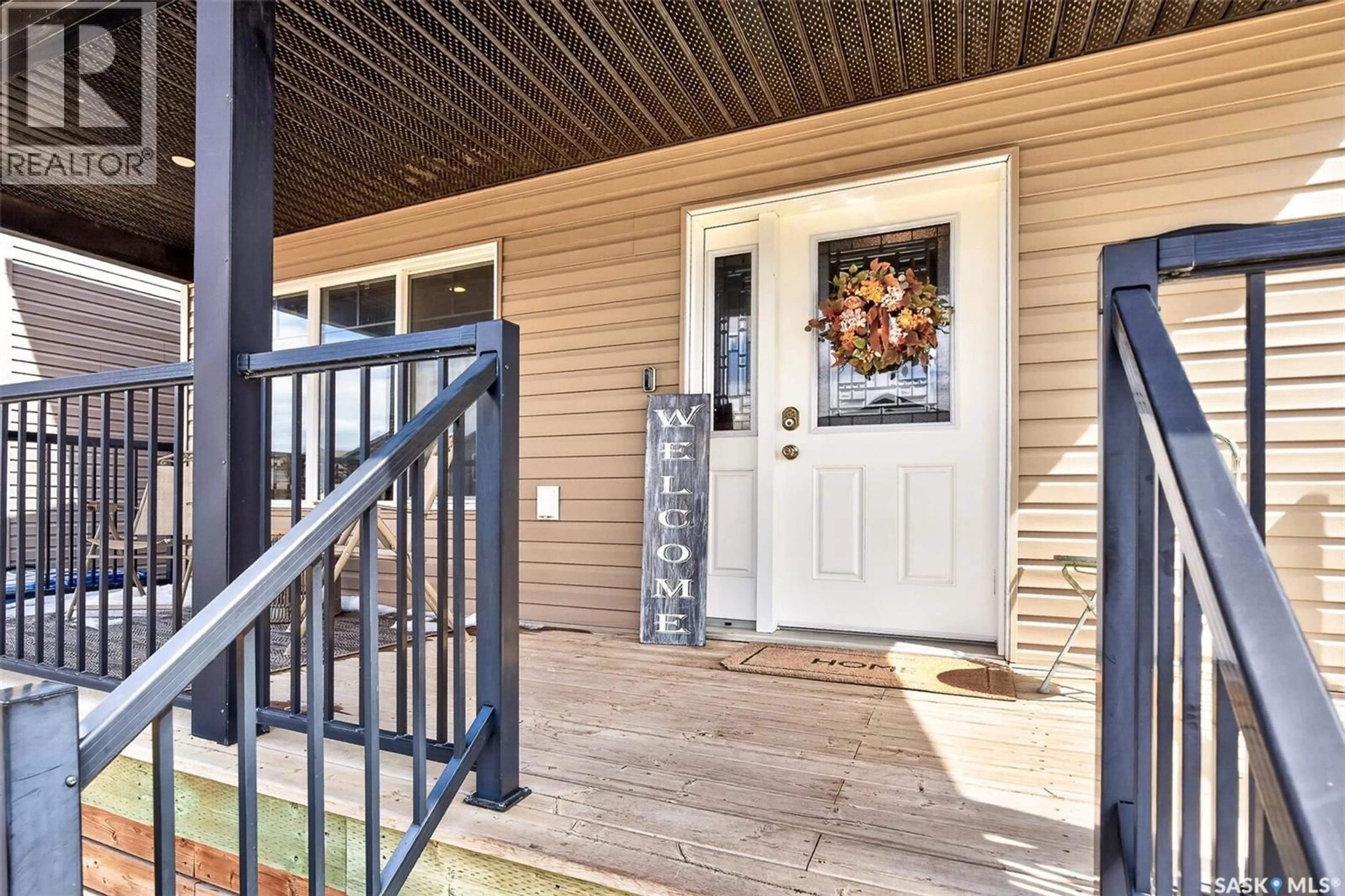Indoor entryway for 81 BRIGHAM ROAD, Moose Jaw Saskatchewan S6K0A7