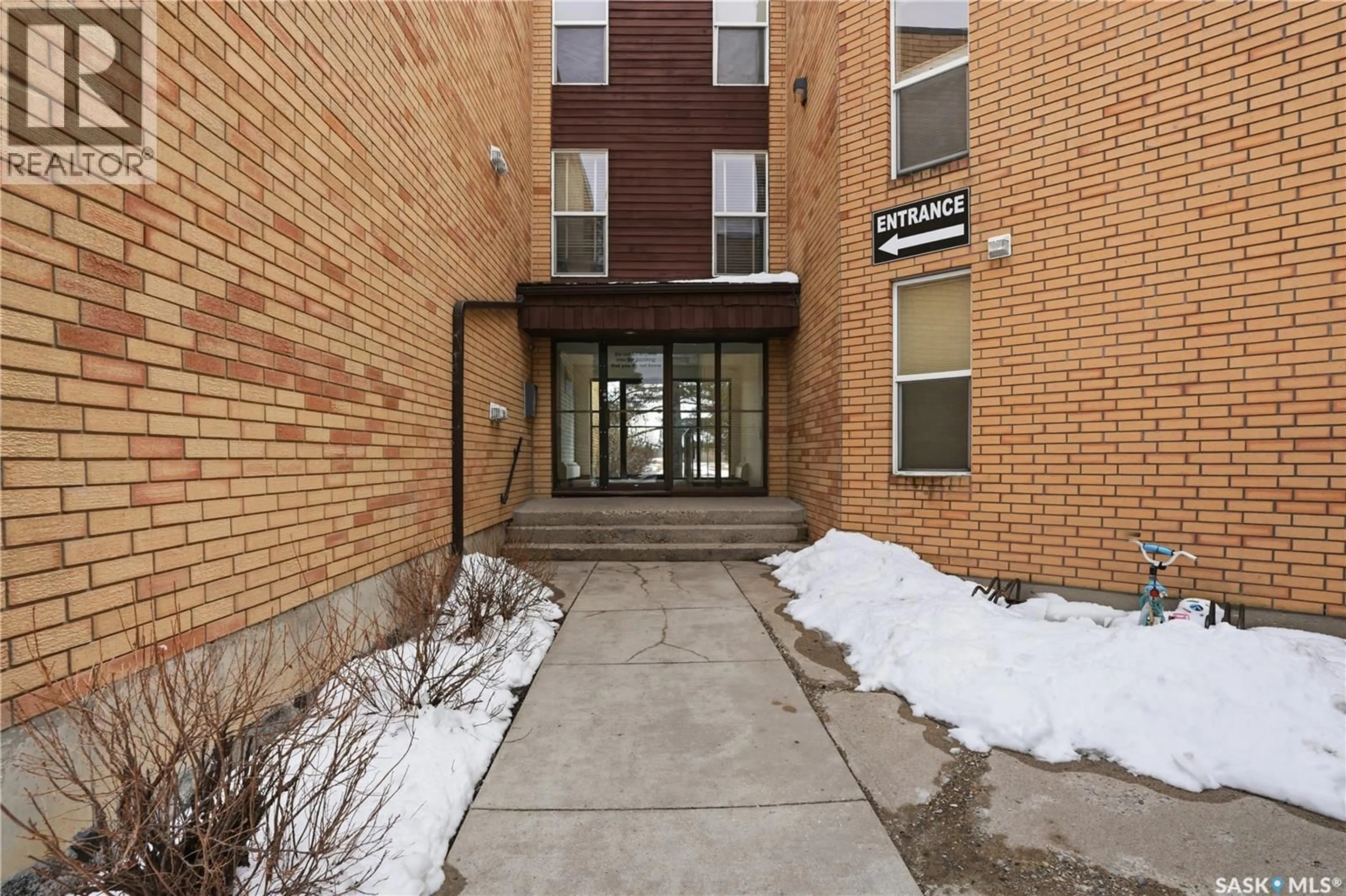 Indoor foyer for 419 - 307 TAIT COURT, Saskatoon Saskatchewan S7H5L3