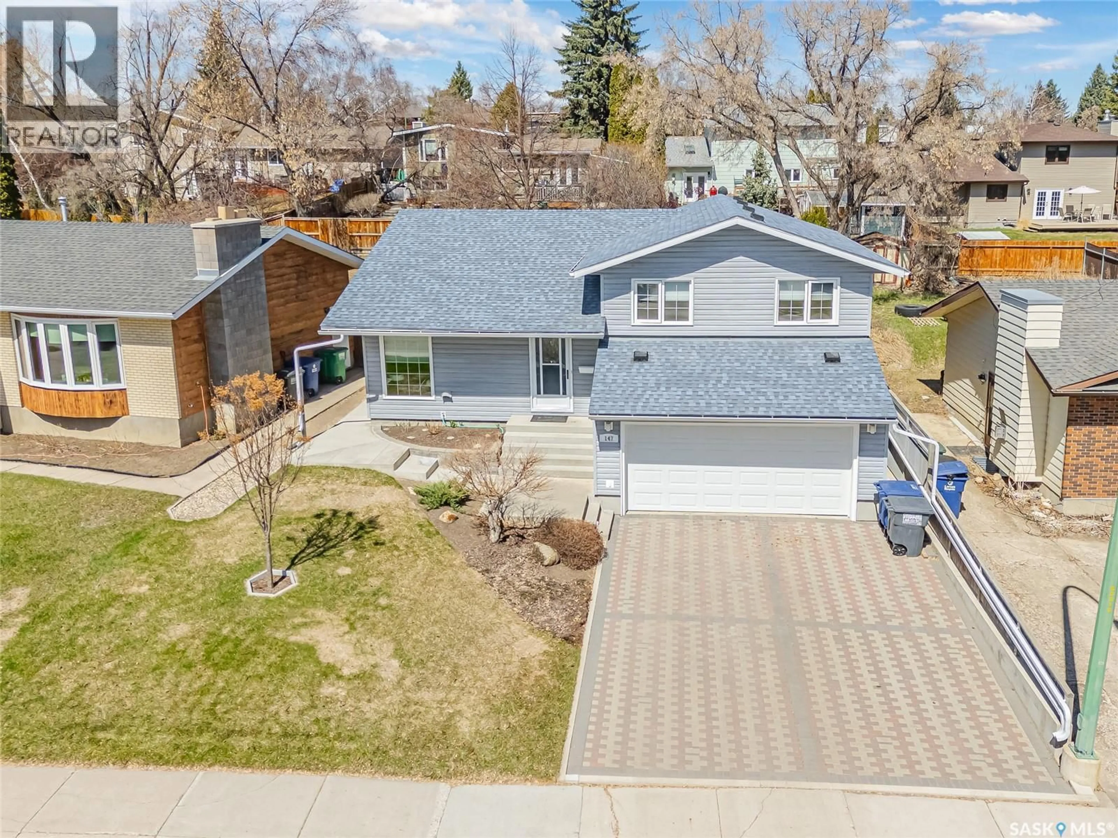 A pic from outside/outdoor area/front of a property/back of a property/a pic from drone, street for 147 FROBISHER CRESCENT, Saskatoon Saskatchewan S7K4Y4
