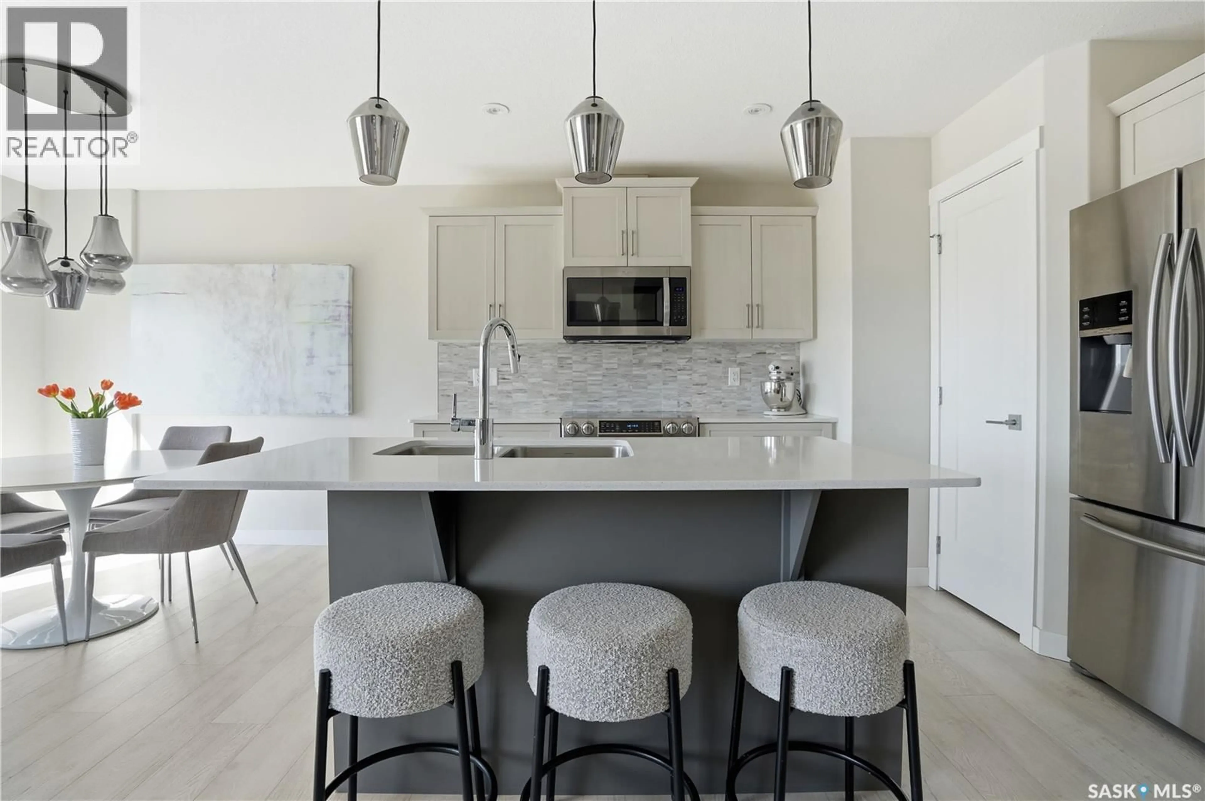 Contemporary kitchen, ceramic/tile floor for 3181 MAZURAK CRESCENT, Regina Saskatchewan S4X0N2