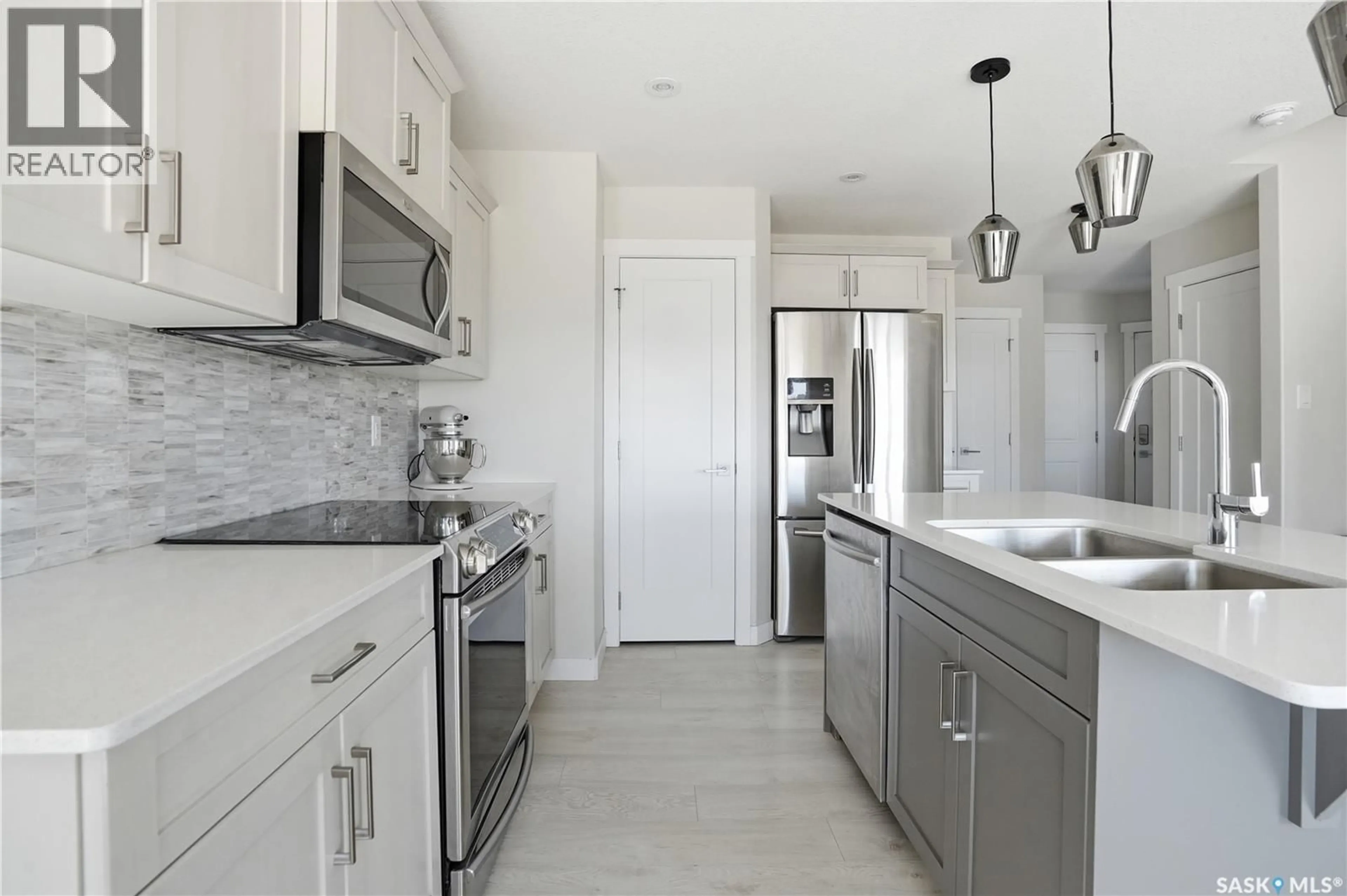 Contemporary kitchen, ceramic/tile floor for 3181 MAZURAK CRESCENT, Regina Saskatchewan S4X0N2