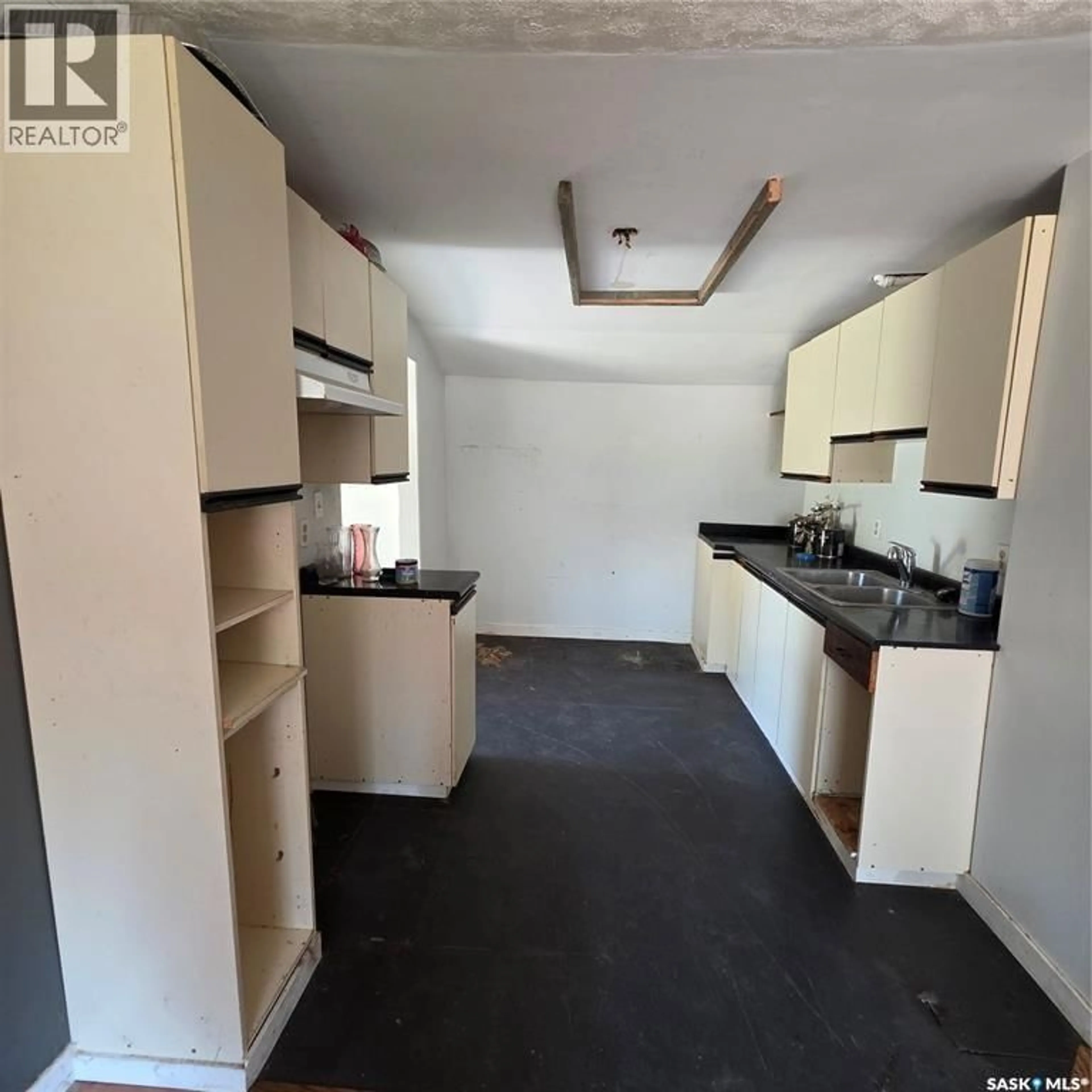 Standard kitchen, unknown for 137 MORIN CRESCENT, Leoville Saskatchewan S7T0J1