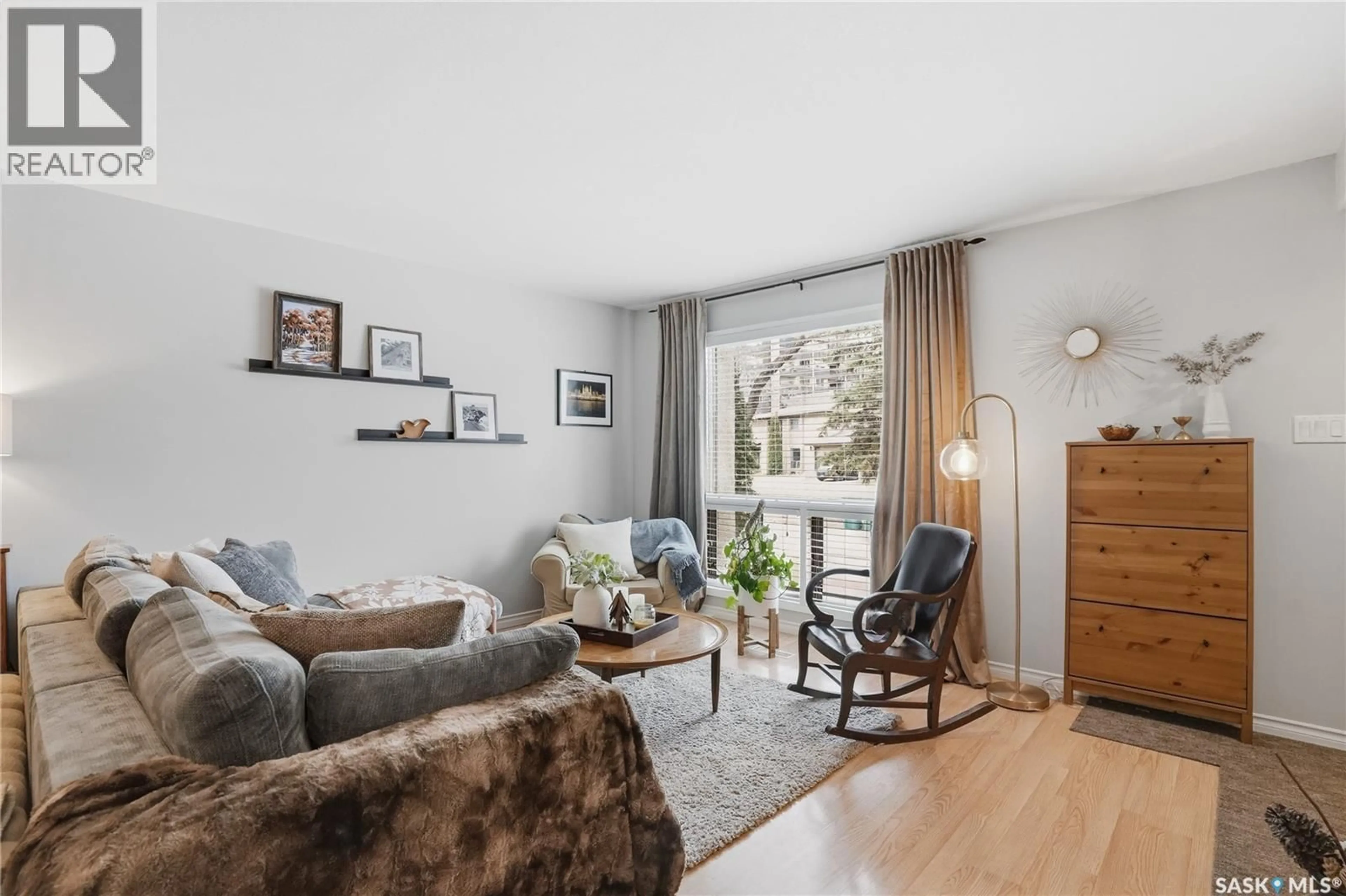 Living room with furniture, unknown for 16 425 PINEHOUSE DRIVE, Saskatoon Saskatchewan S7K5K2