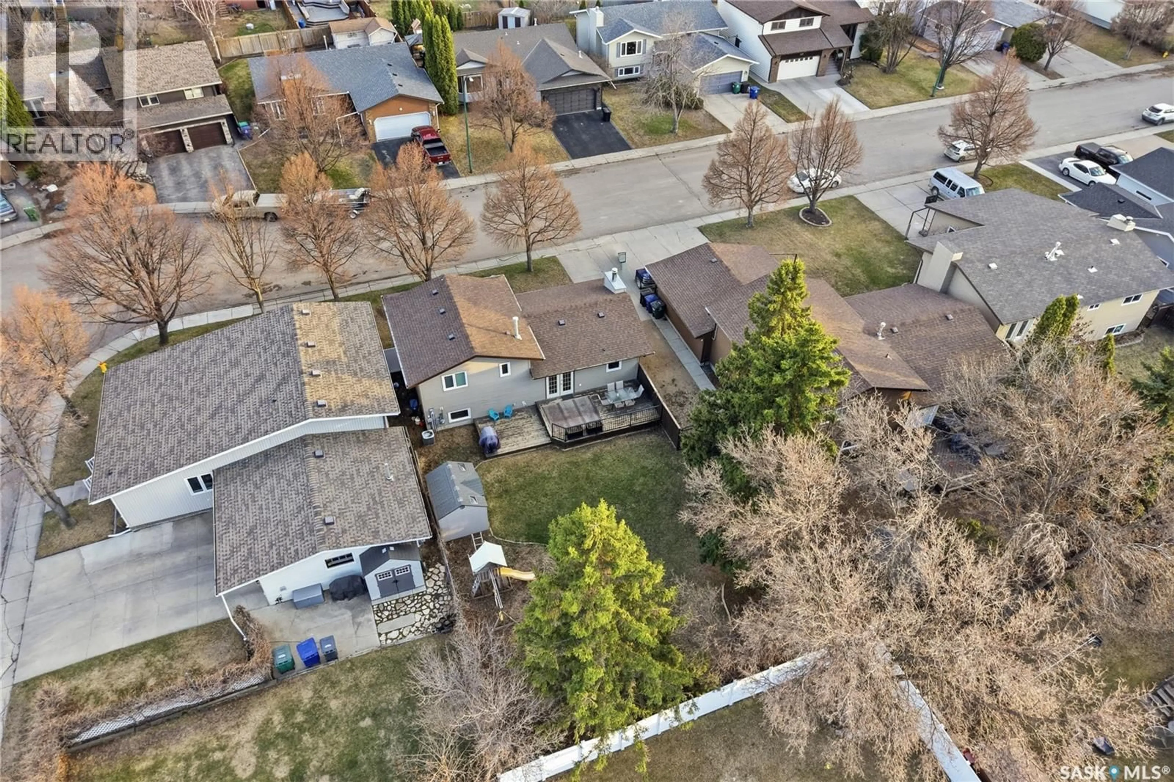 A pic from outside/outdoor area/front of a property/back of a property/a pic from drone, street for 174 RAO CRESCENT, Saskatoon Saskatchewan S7K6V9