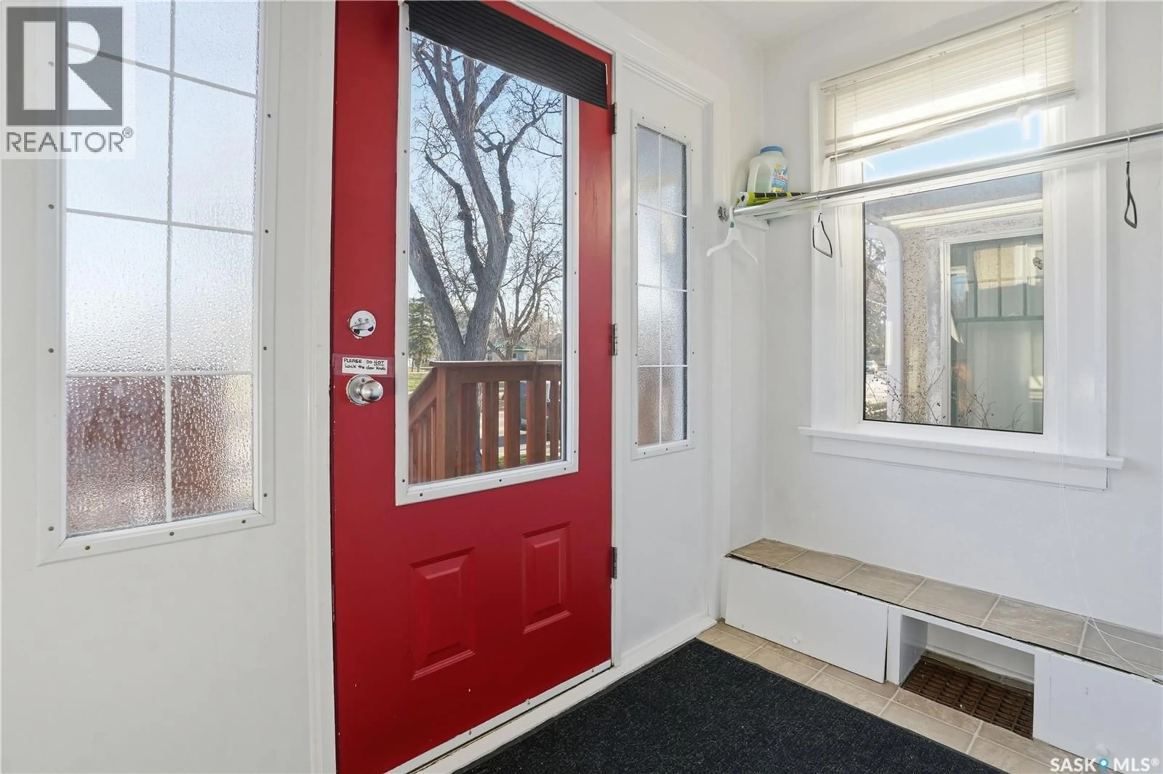 Indoor entryway for 3727 VICTORIA AVENUE, Regina Saskatchewan S4T1M5