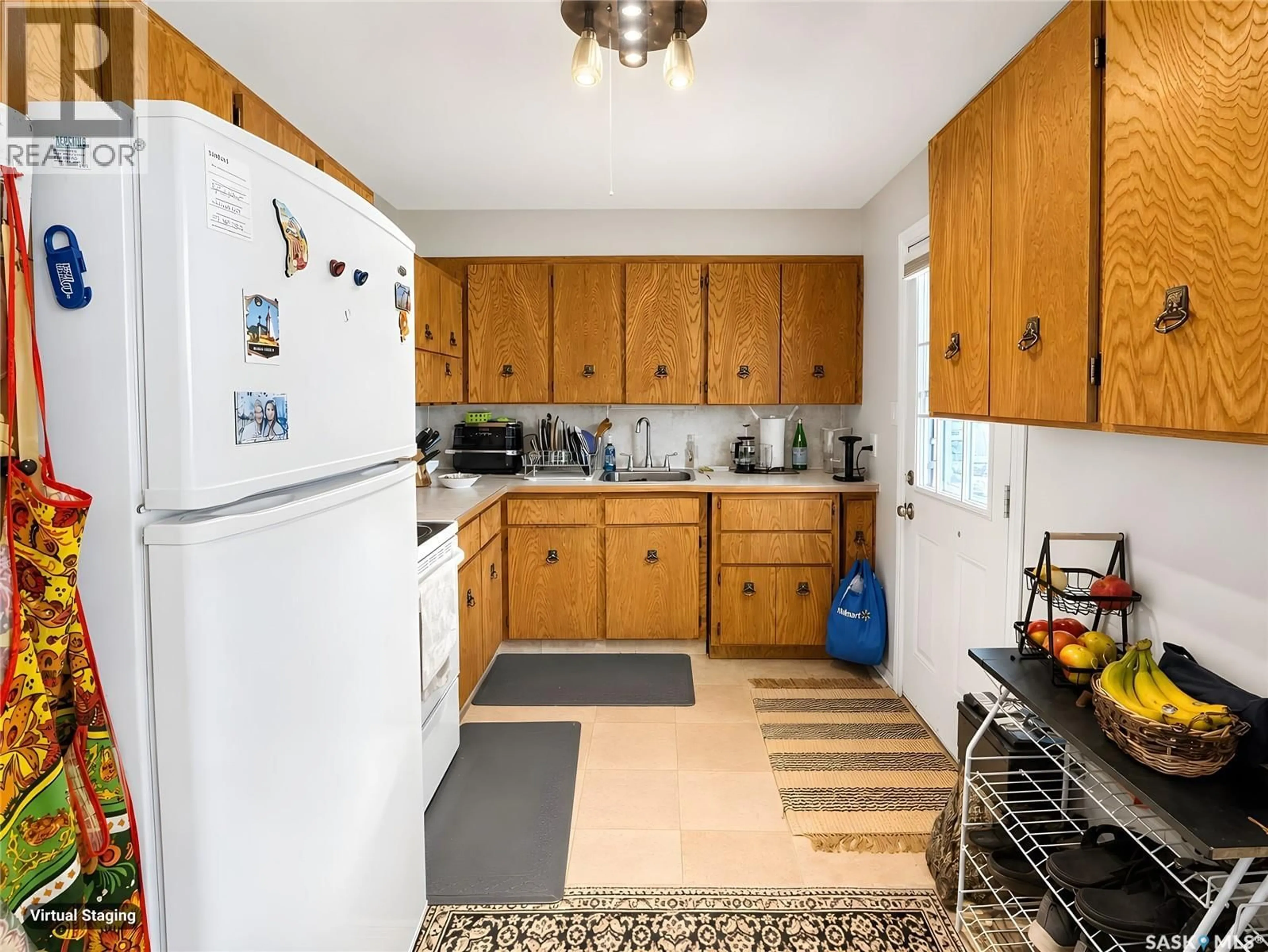 Standard kitchen, unknown for 630 WILLIAMS CRESCENT, Regina Saskatchewan S4T6B2