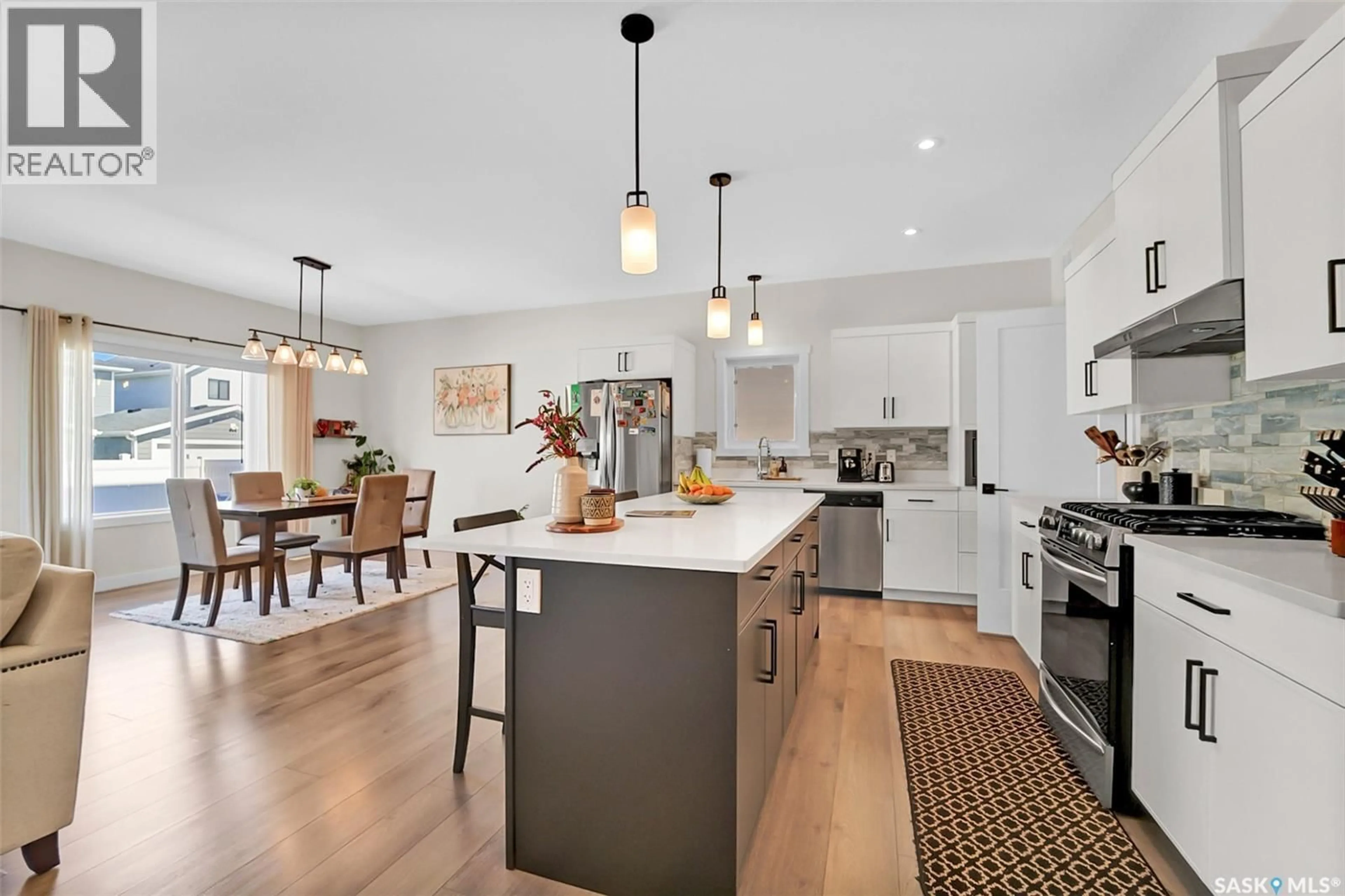 Open concept kitchen, unknown for 527 KEITH TURN, Saskatoon Saskatchewan S7V0Y1
