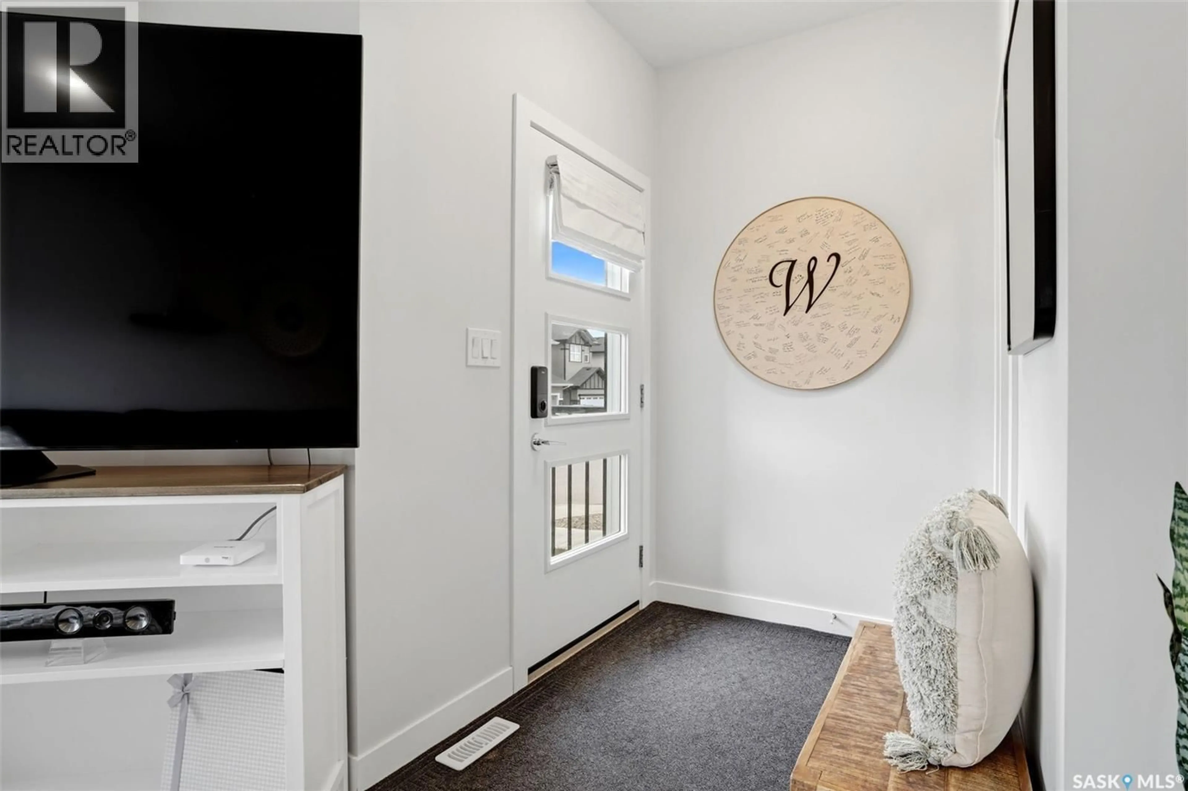 Indoor entryway for 3350 GREEN TURTLE ROAD, Regina Saskatchewan S4V3N6