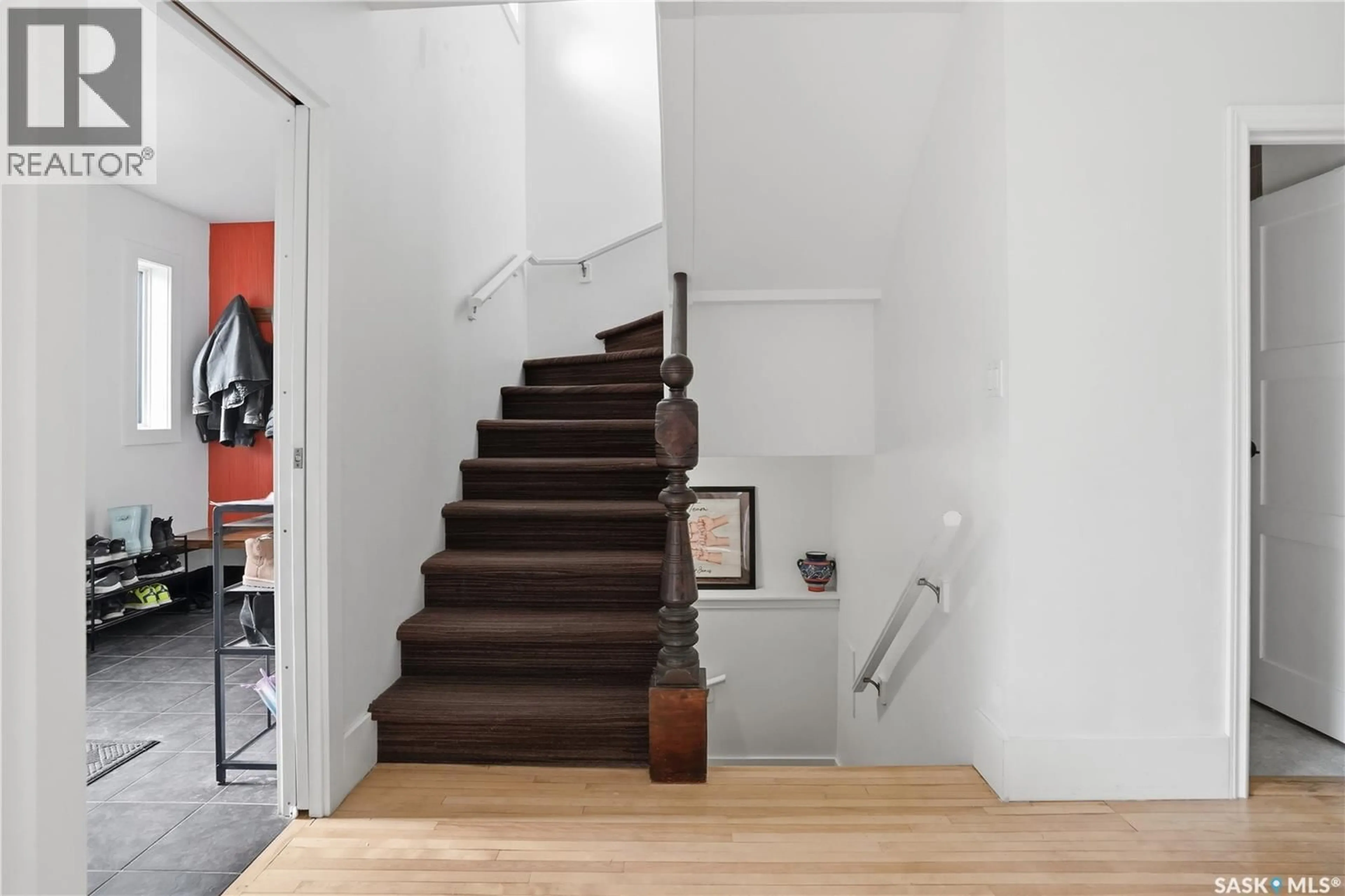 Stairs for 2543 GARNET STREET, Regina Saskatchewan S4P0J3