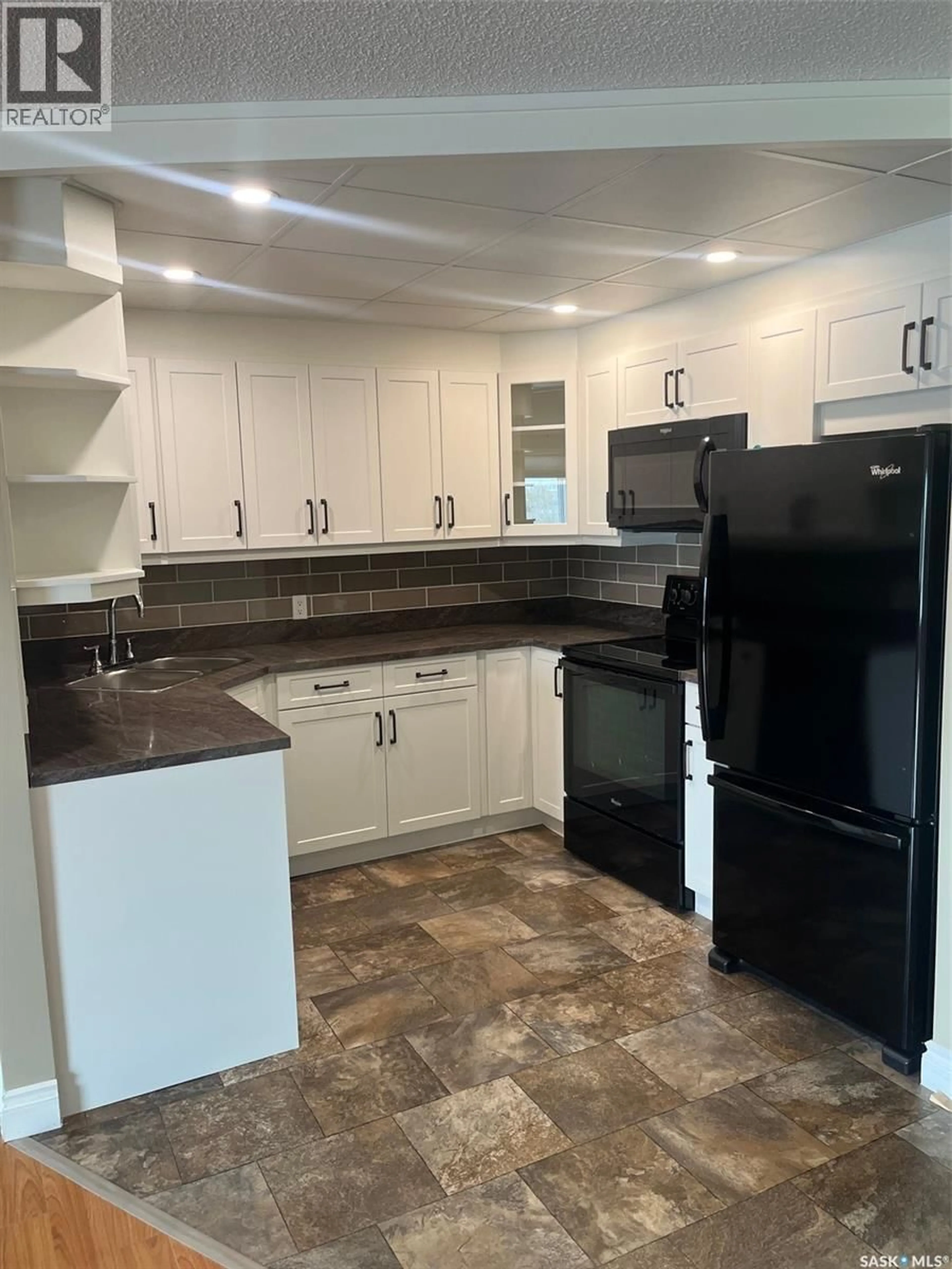 Standard kitchen, ceramic/tile floor for 408 - 304 HERITAGE DRIVE, Estevan Saskatchewan S4A2P7