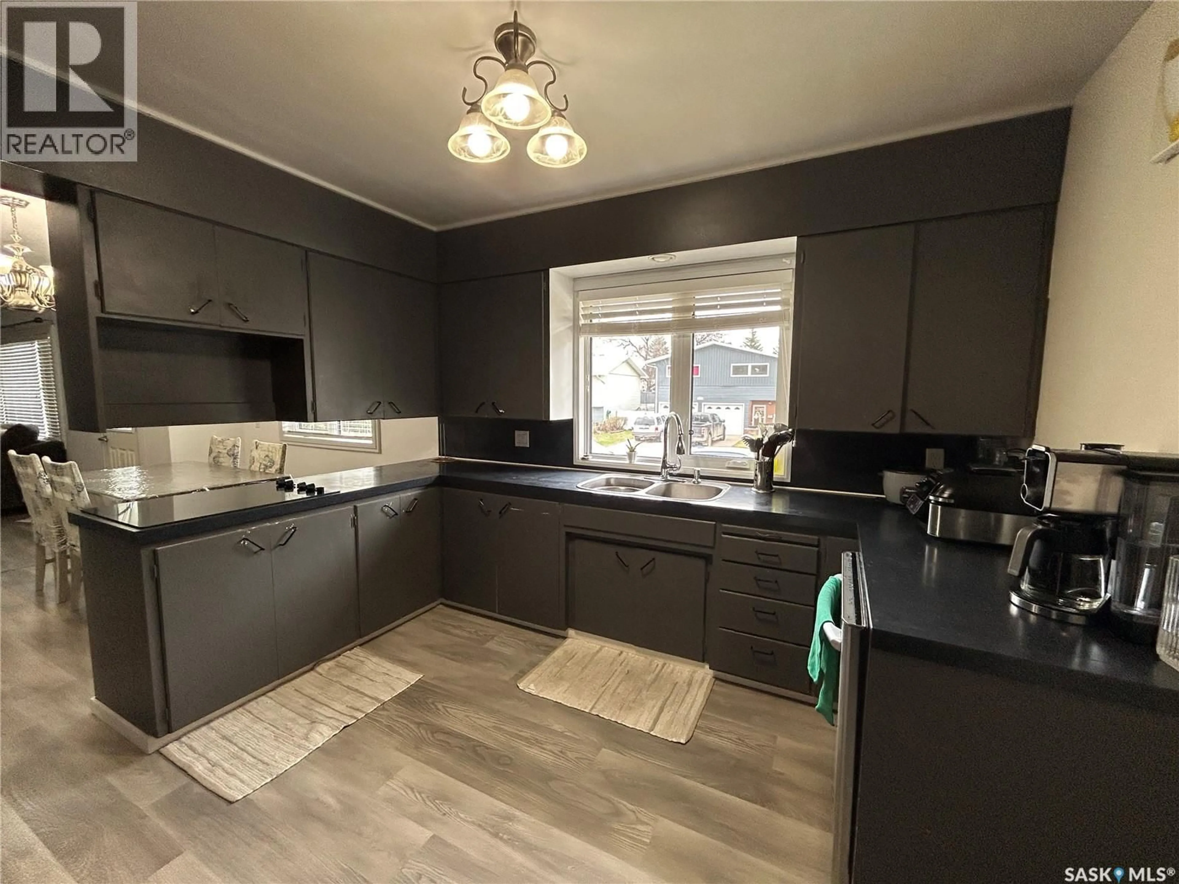 Standard kitchen, unknown for 2007 MAYFAIR BAY, Estevan Saskatchewan S4A1X7