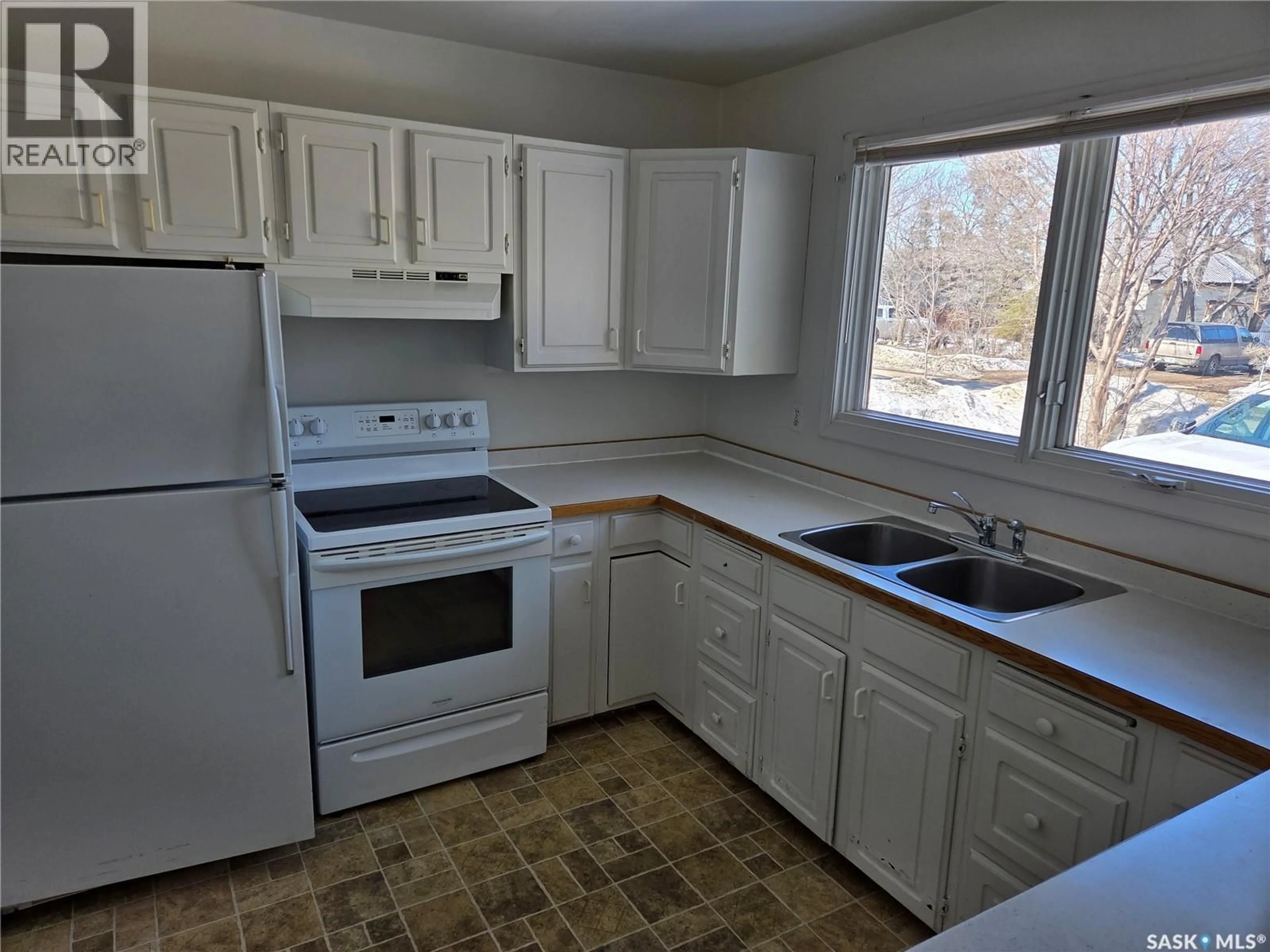 Standard kitchen, unknown for 718 98TH AVENUE, Tisdale Saskatchewan S0E1T0