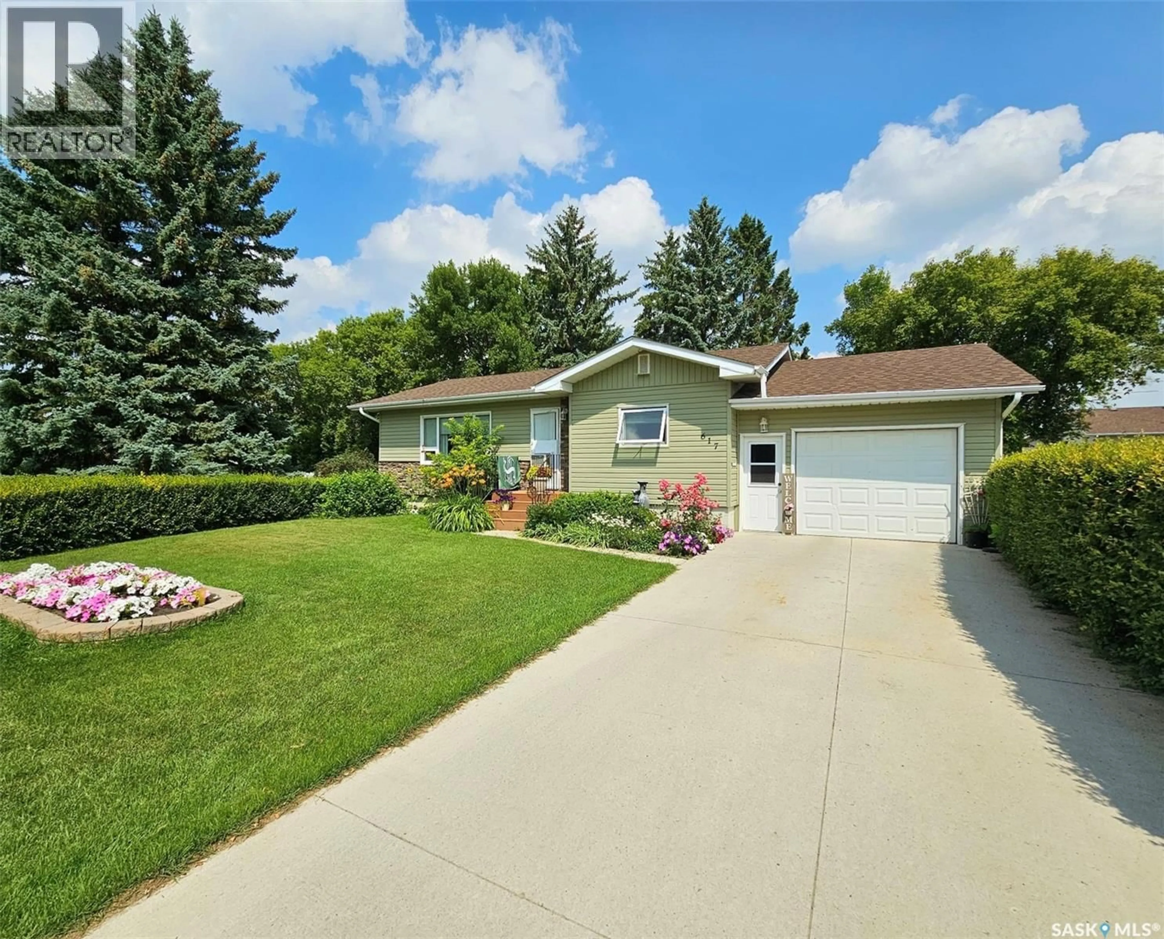 Home with vinyl exterior material, street for 617 HILL AVENUE, Wawota Saskatchewan S0G5A0