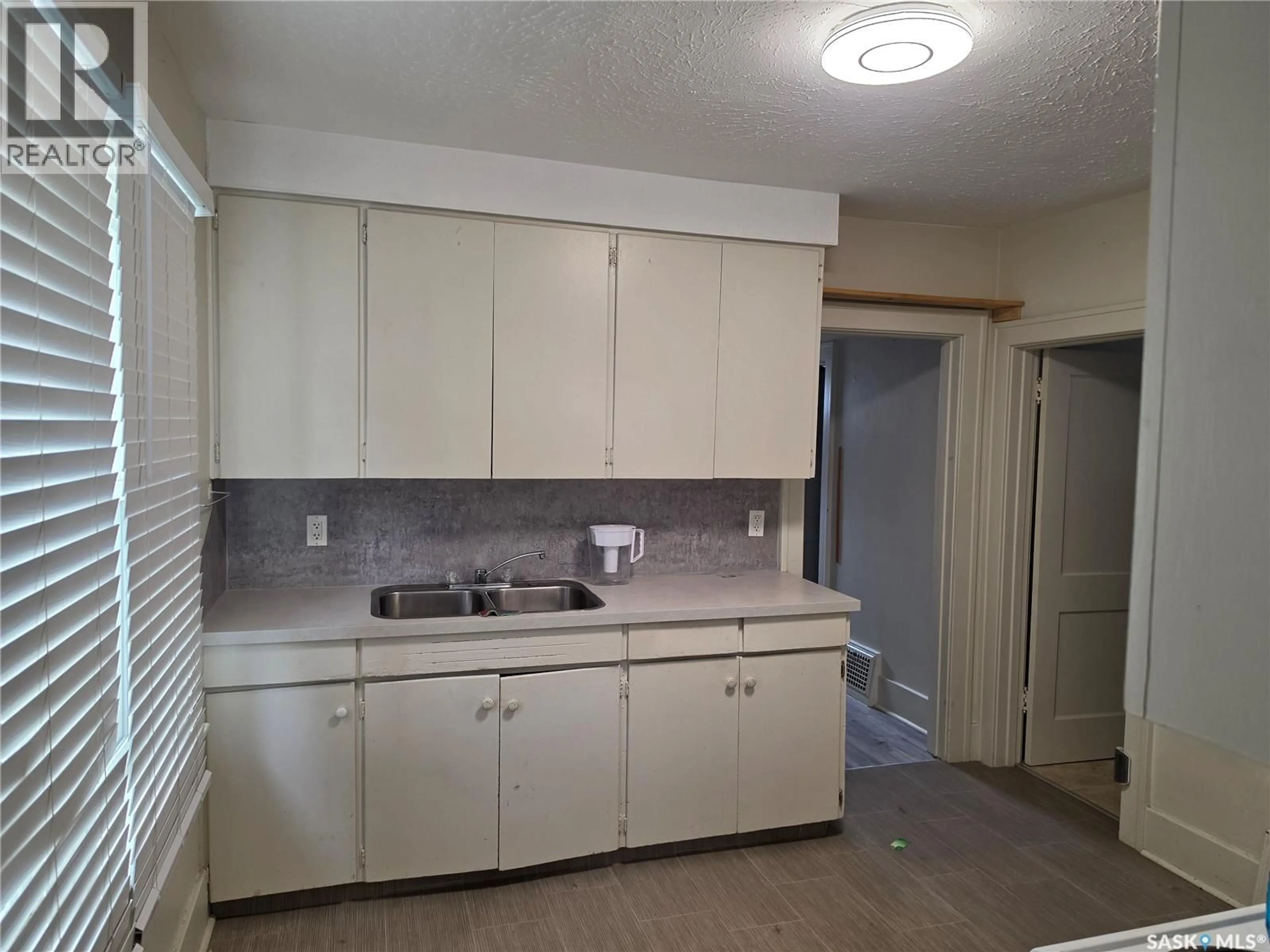 Standard kitchen, unknown for 1533 ELPHINSTONE STREET, Regina Saskatchewan S4T3M8