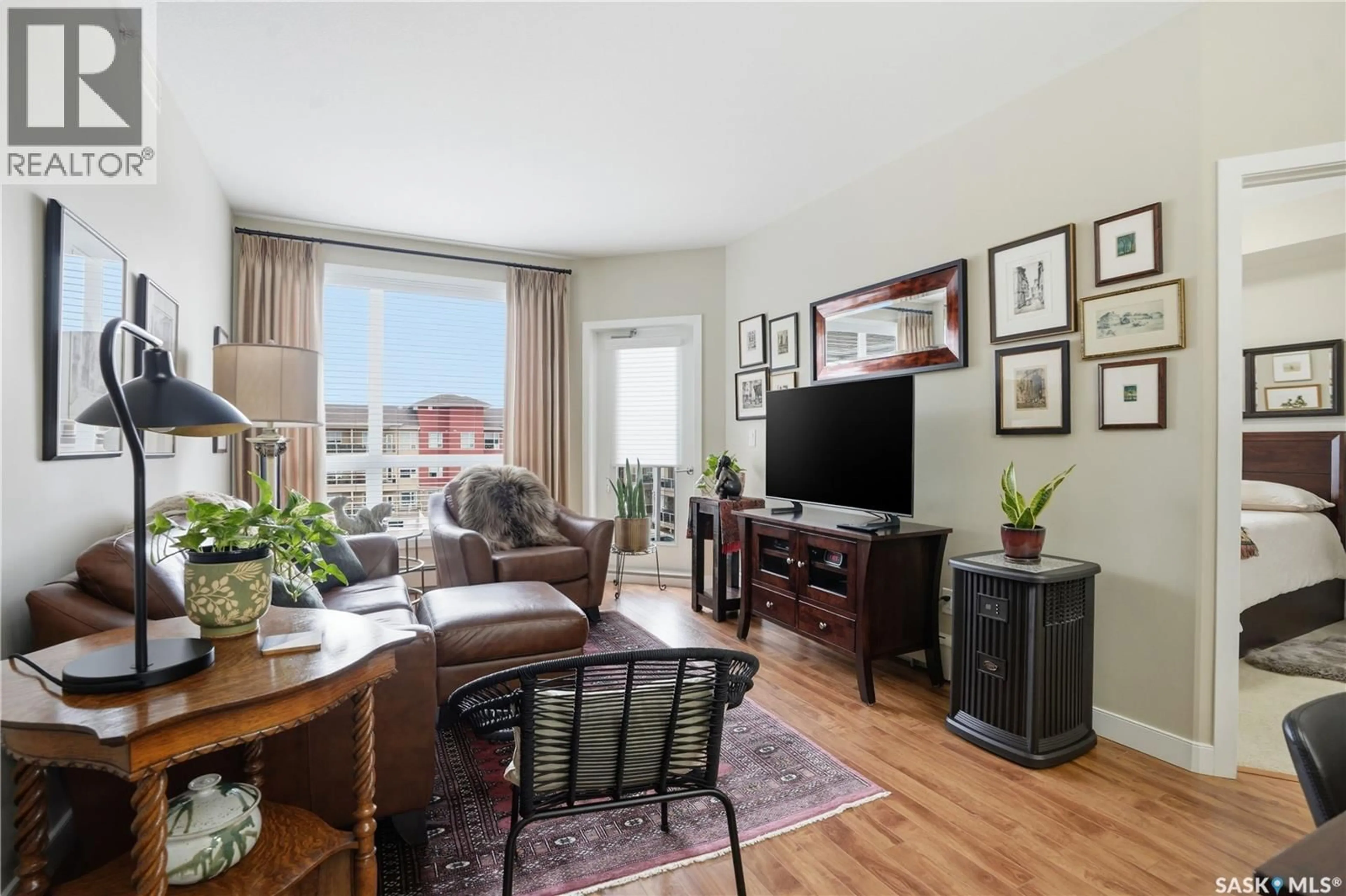 Living room with furniture, wood/laminate floor for 1025 - 323 MOSS AVENUE, Saskatoon Saskatchewan S7H4C7