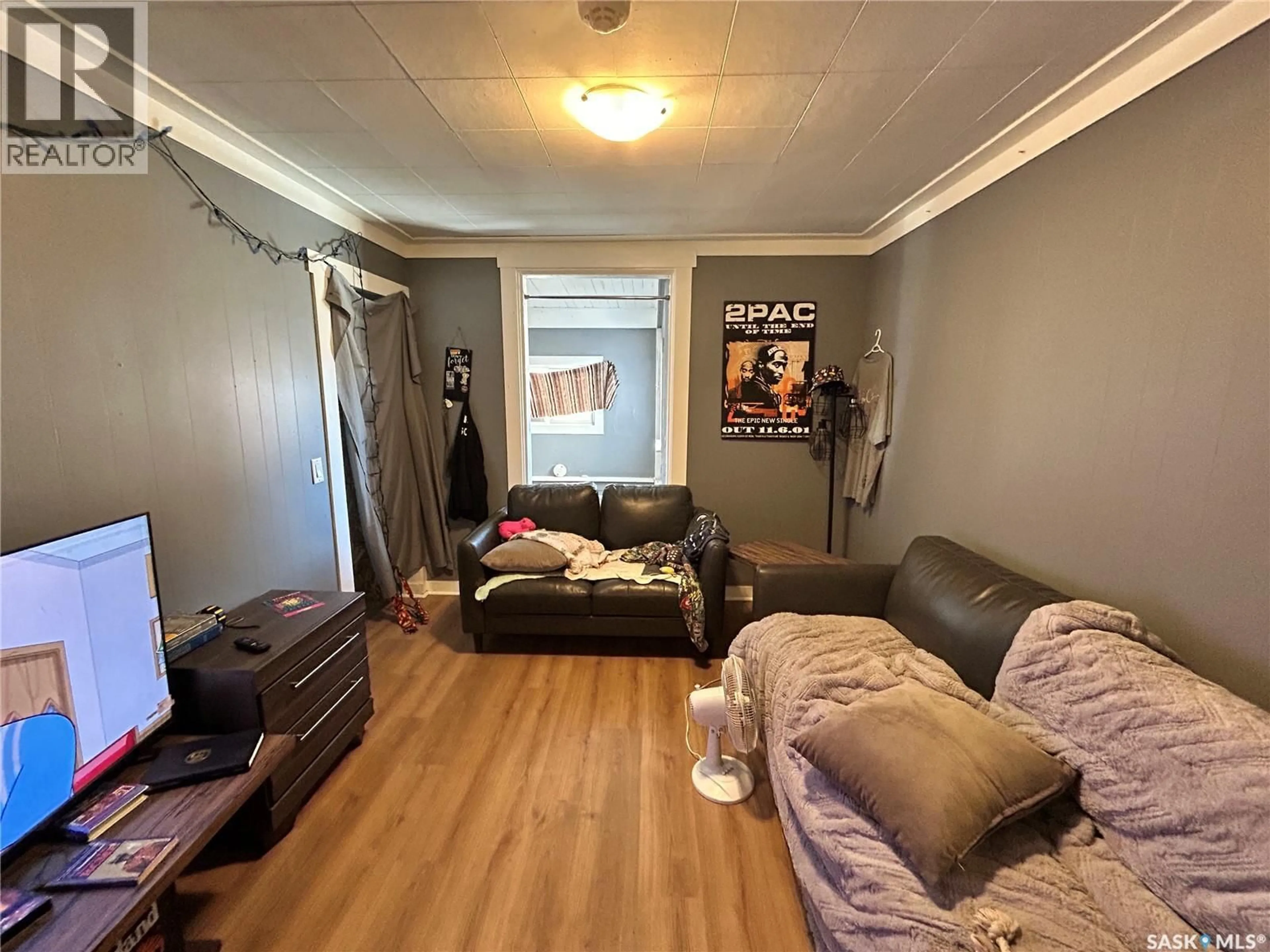 A pic of a room for 416 J AVENUE, Saskatoon Saskatchewan S7L2K3