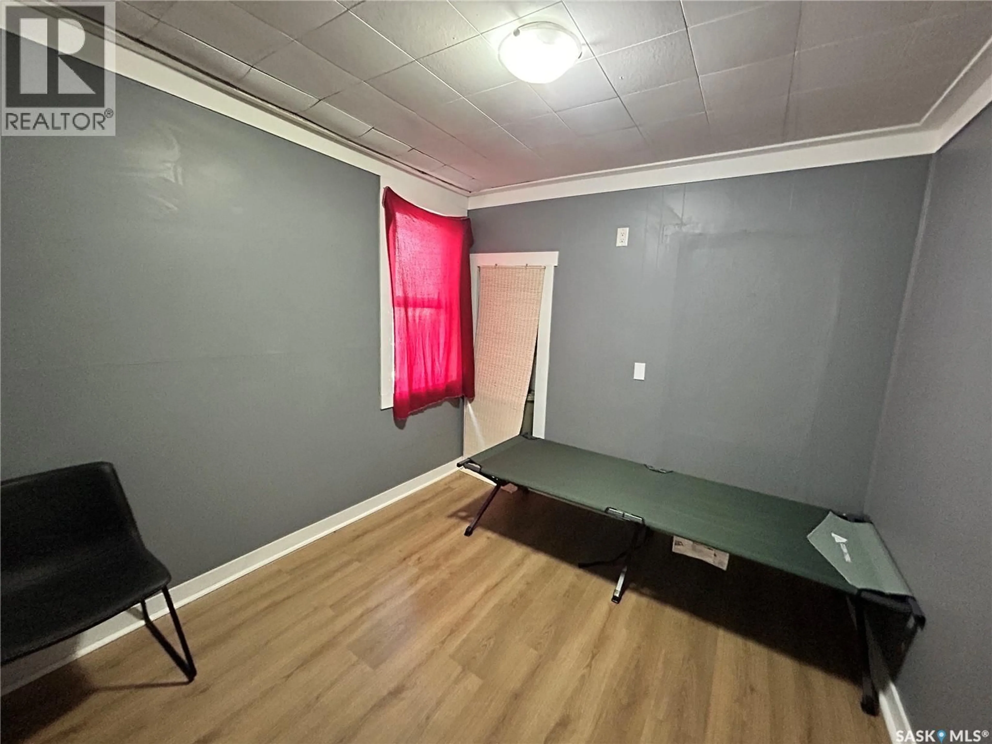 A pic of a room for 416 J AVENUE, Saskatoon Saskatchewan S7L2K3