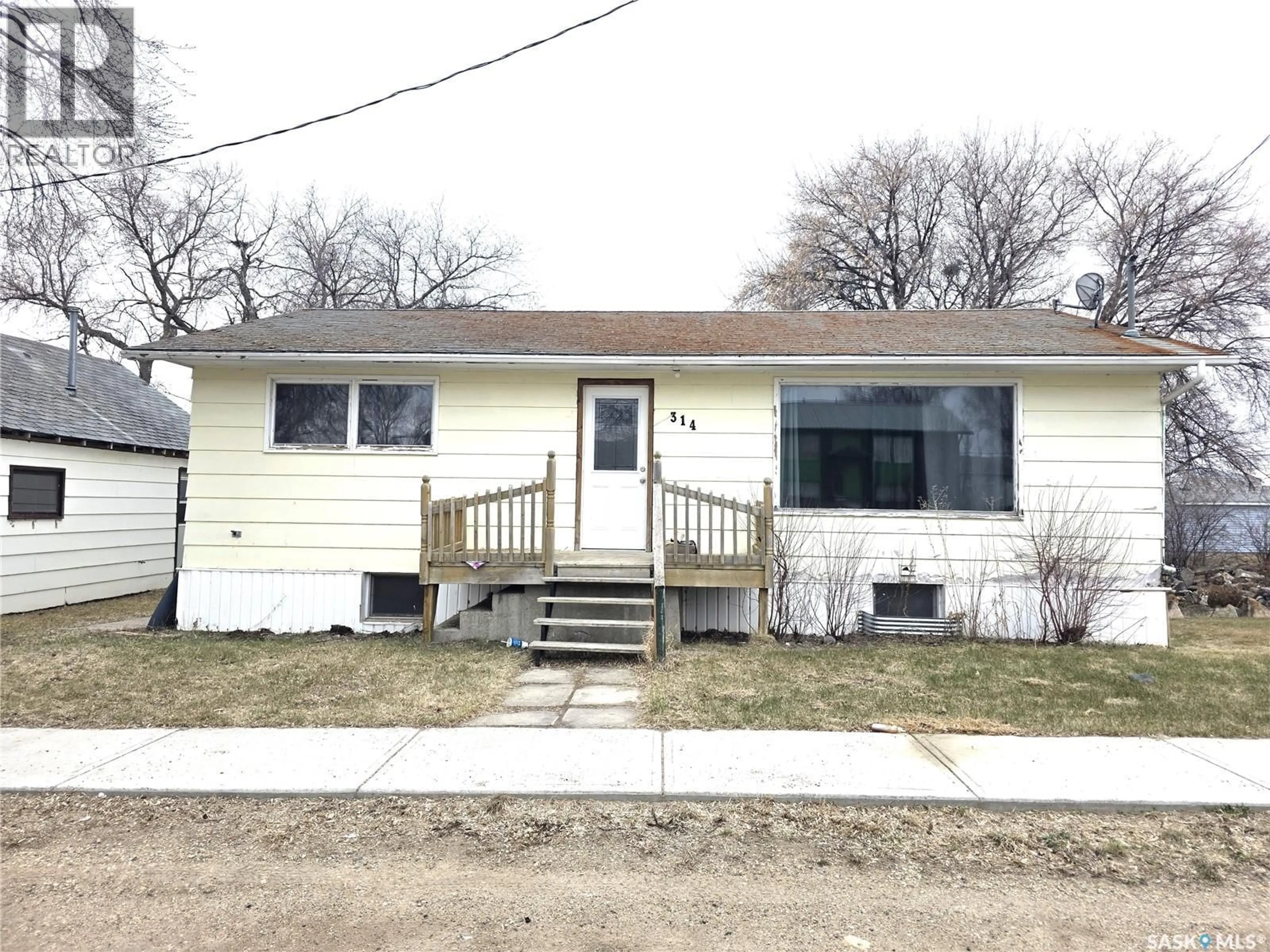 Home with vinyl exterior material, street for 314 2ND AVENUE, Young Saskatchewan S0K4Y0