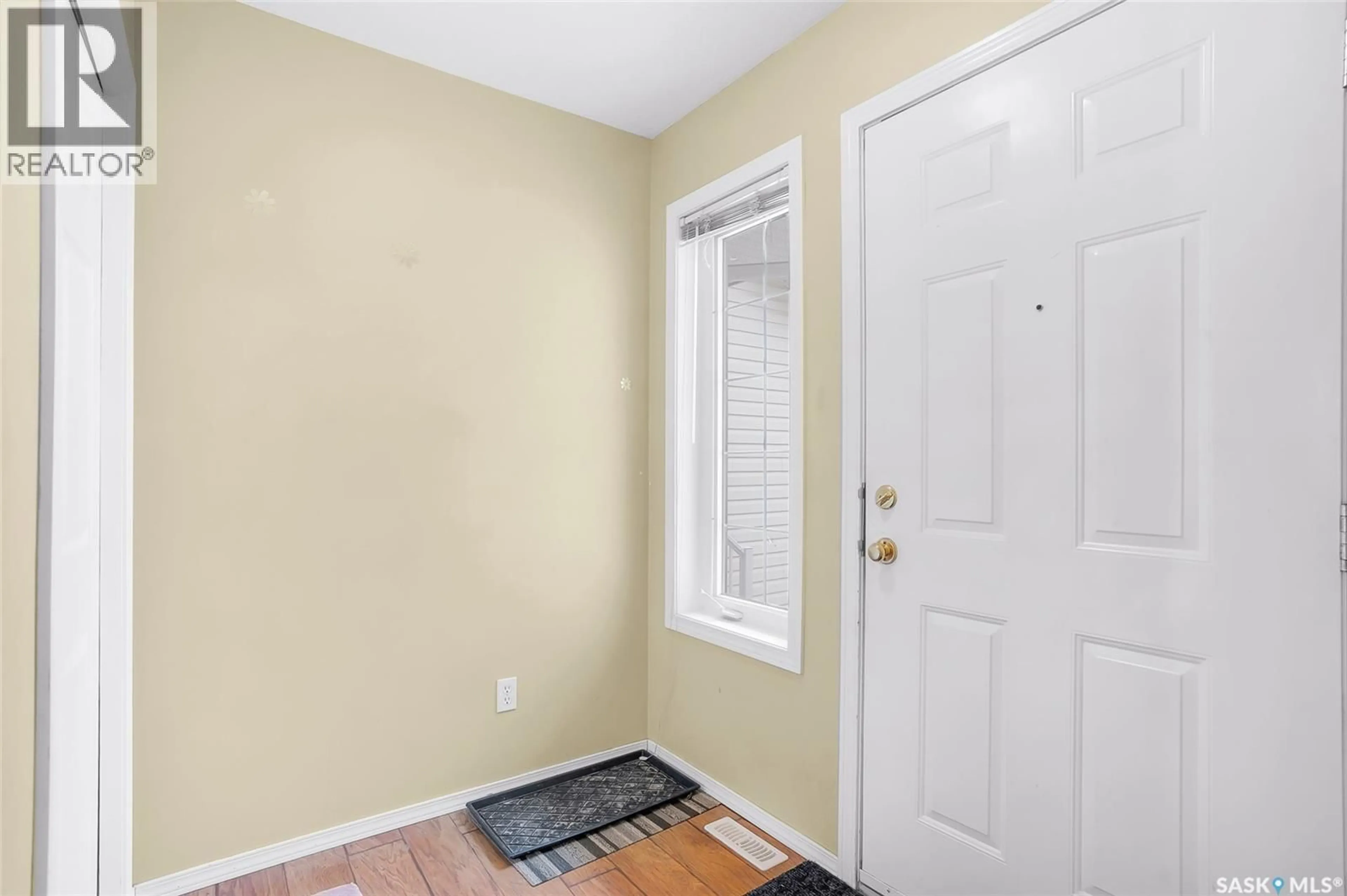 Indoor entryway for 17 111 FAIRBROTHER CRESCENT, Saskatoon Saskatchewan S7S1L3