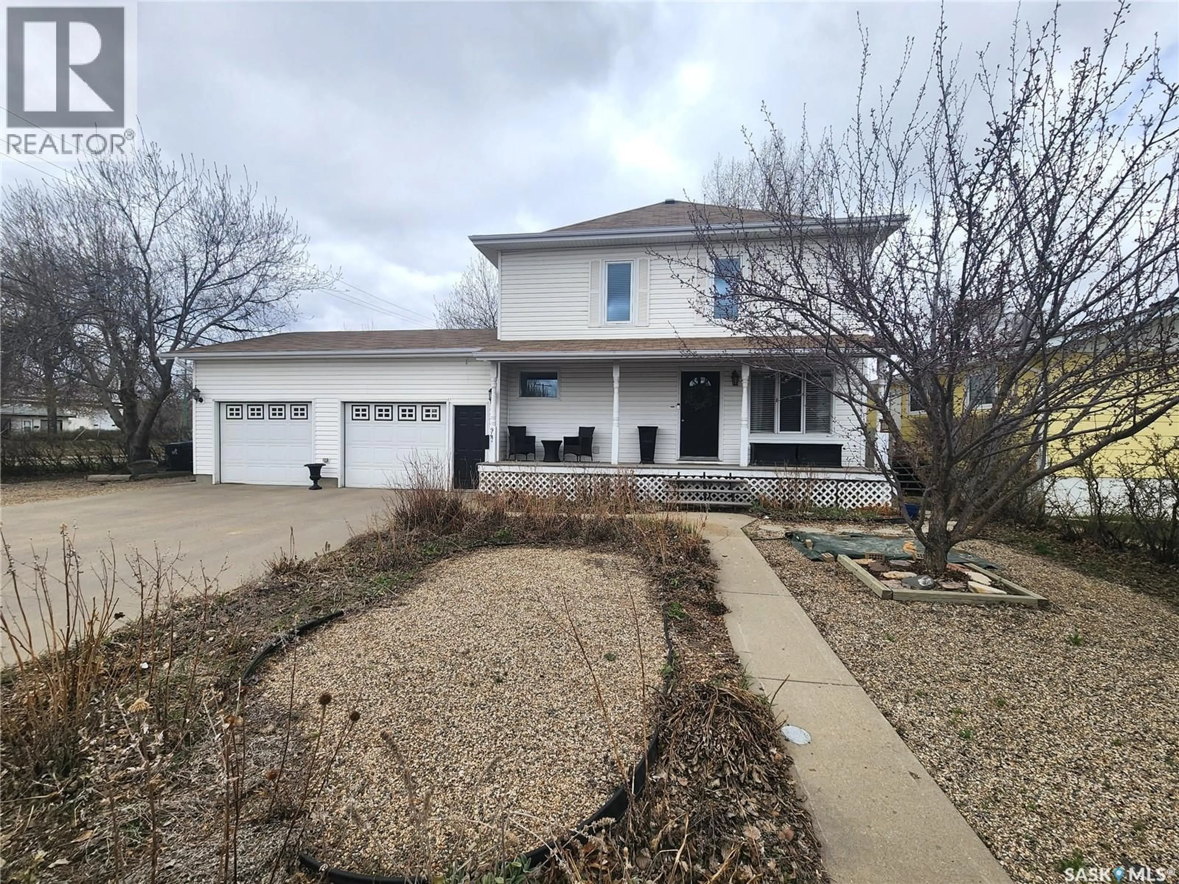 A pic from outside/outdoor area/front of a property/back of a property/a pic from drone, street for 947 ALBERT STREET, Estevan Saskatchewan S4A1S2