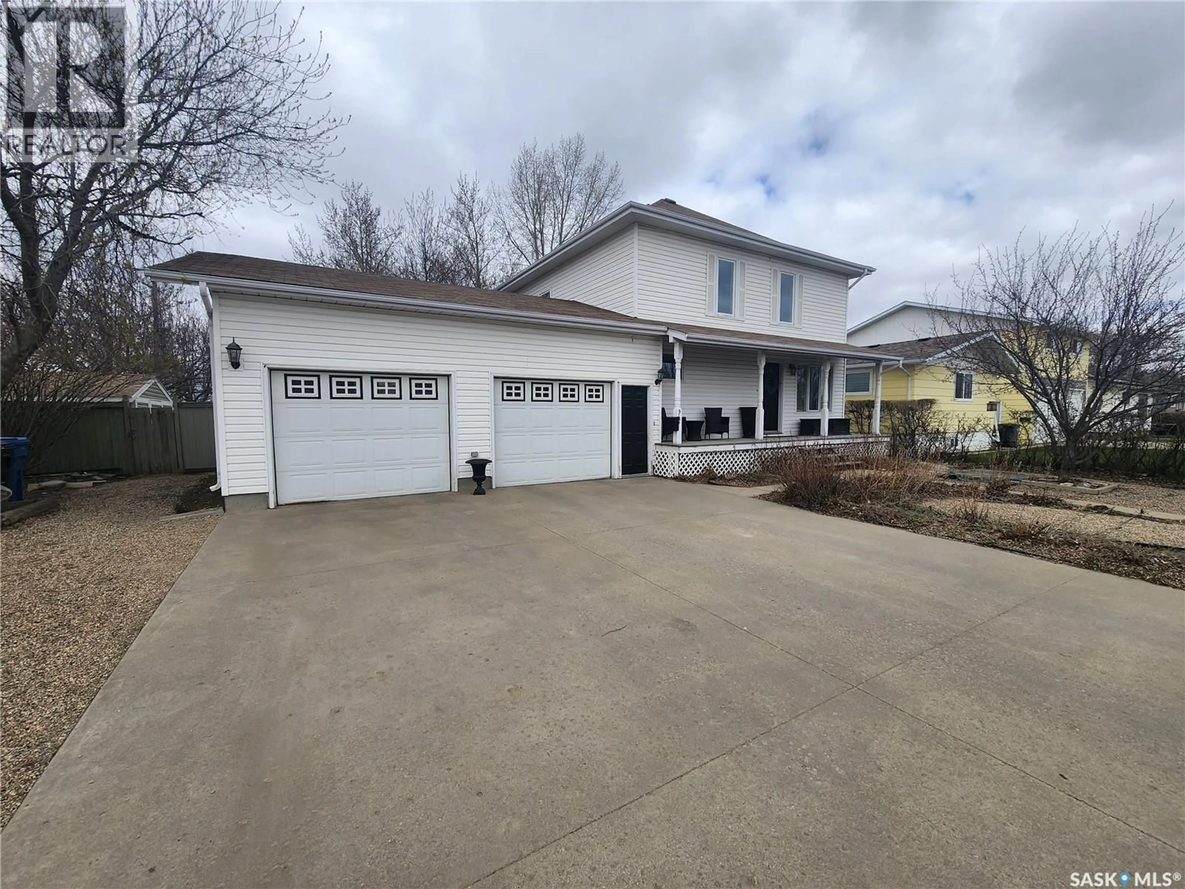 A pic from outside/outdoor area/front of a property/back of a property/a pic from drone, street for 947 ALBERT STREET, Estevan Saskatchewan S4A1S2