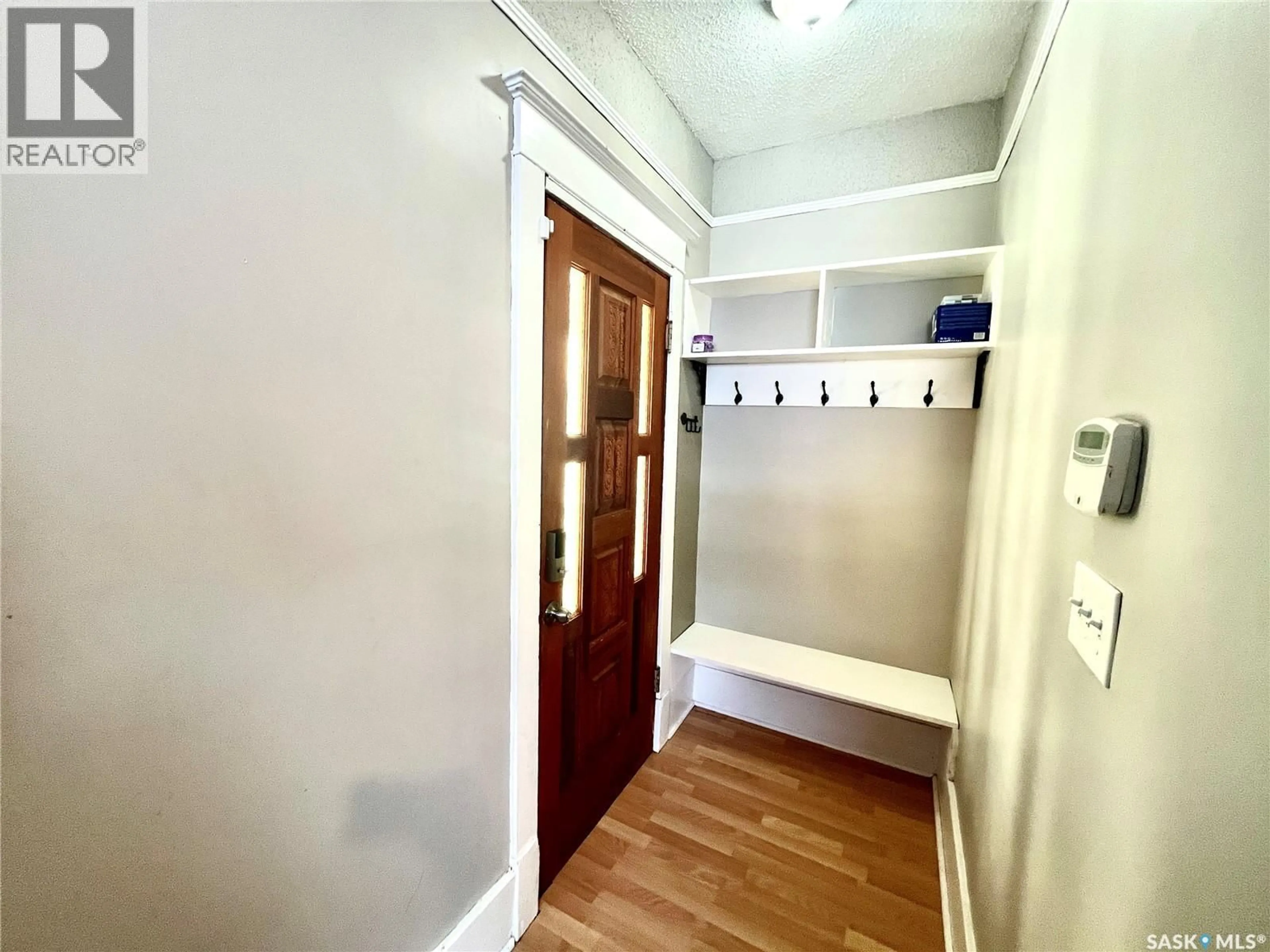 Indoor entryway for 719 I AVENUE, Saskatoon Saskatchewan S7M1Z1