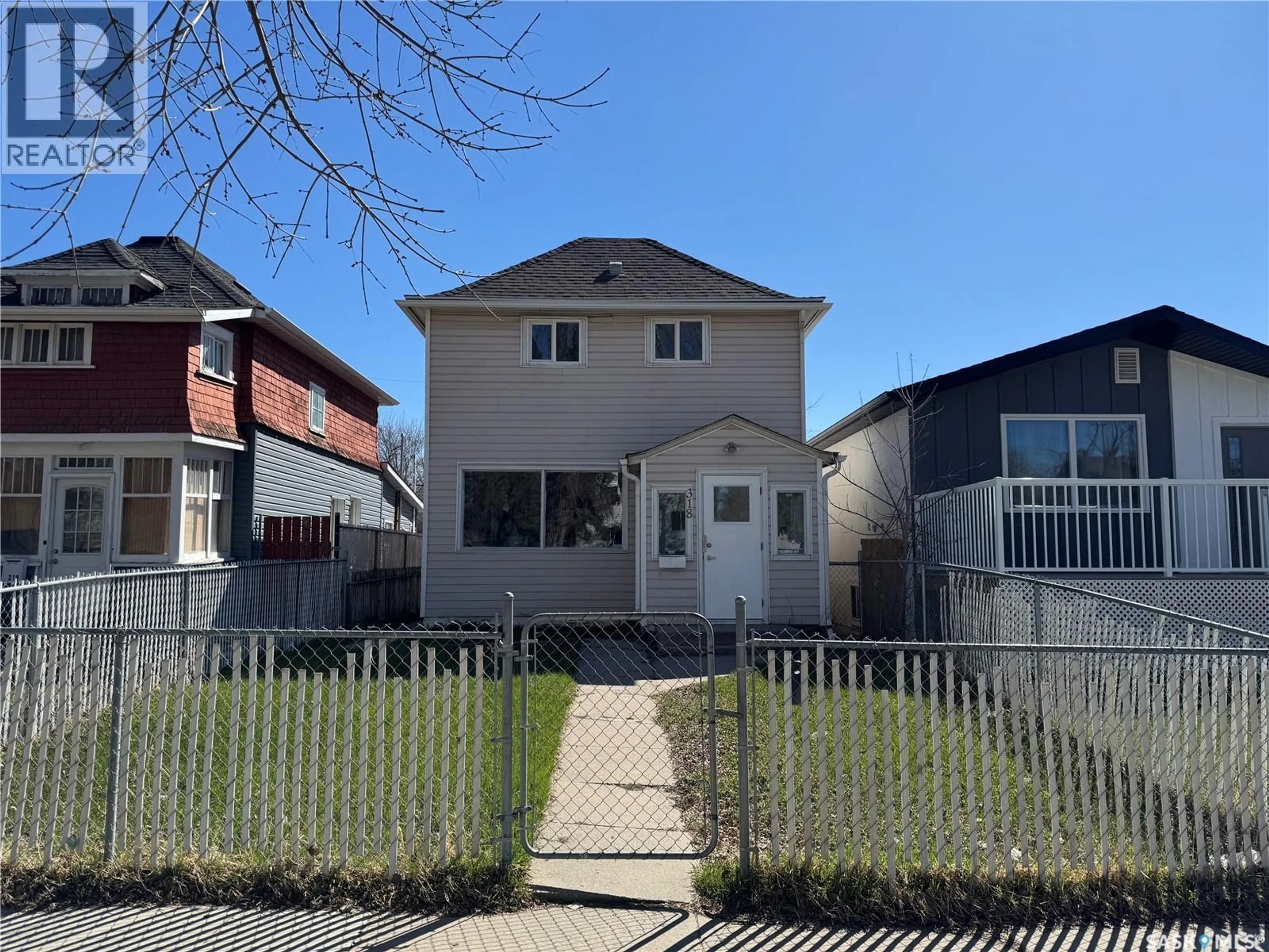 A pic from outside/outdoor area/front of a property/back of a property/a pic from drone, street for 318 H AVENUE, Saskatoon Saskatchewan S7M1W3