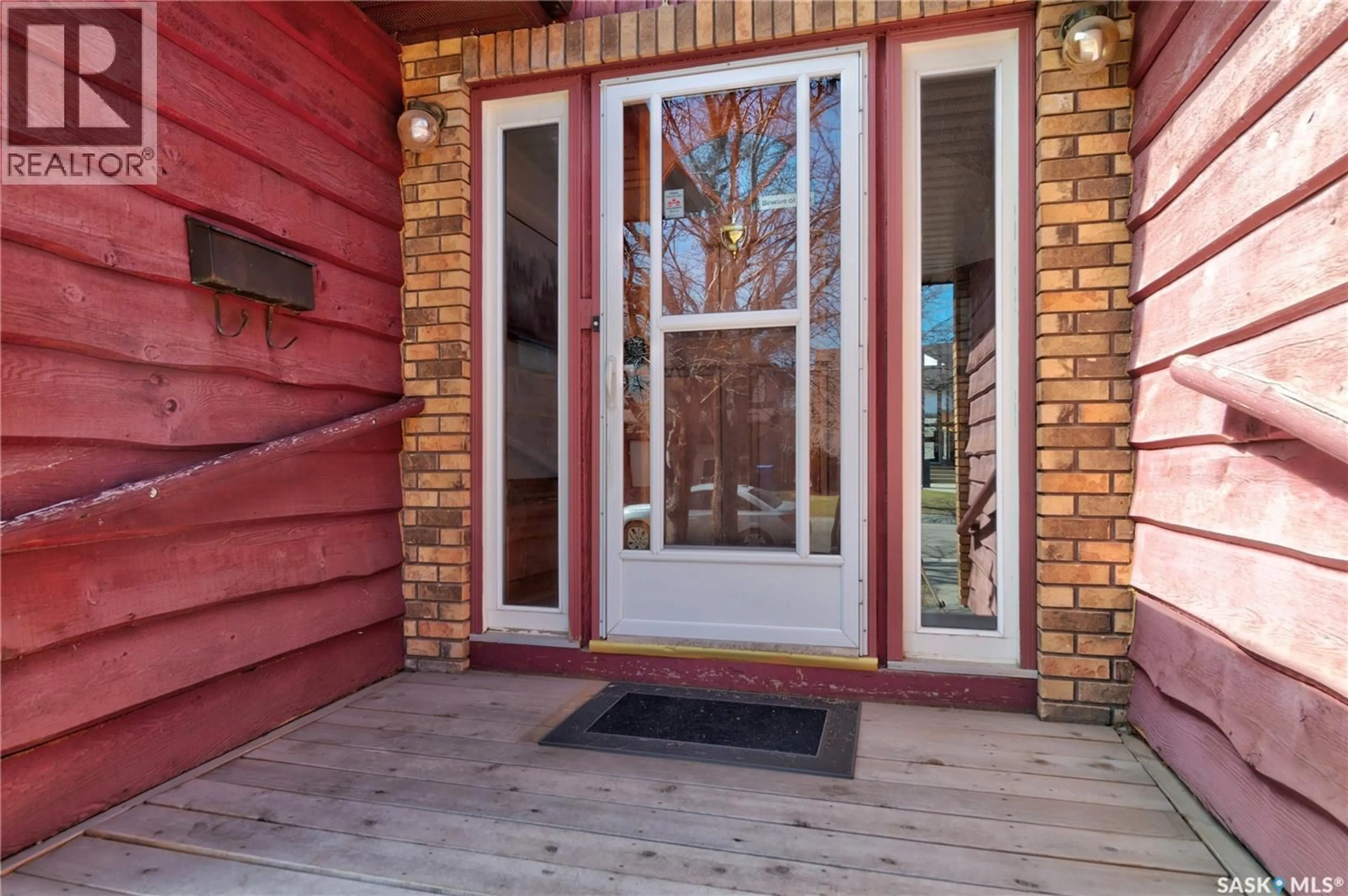 Indoor entryway for 1434 SIDLER DRIVE, Regina Saskatchewan S4X4A5