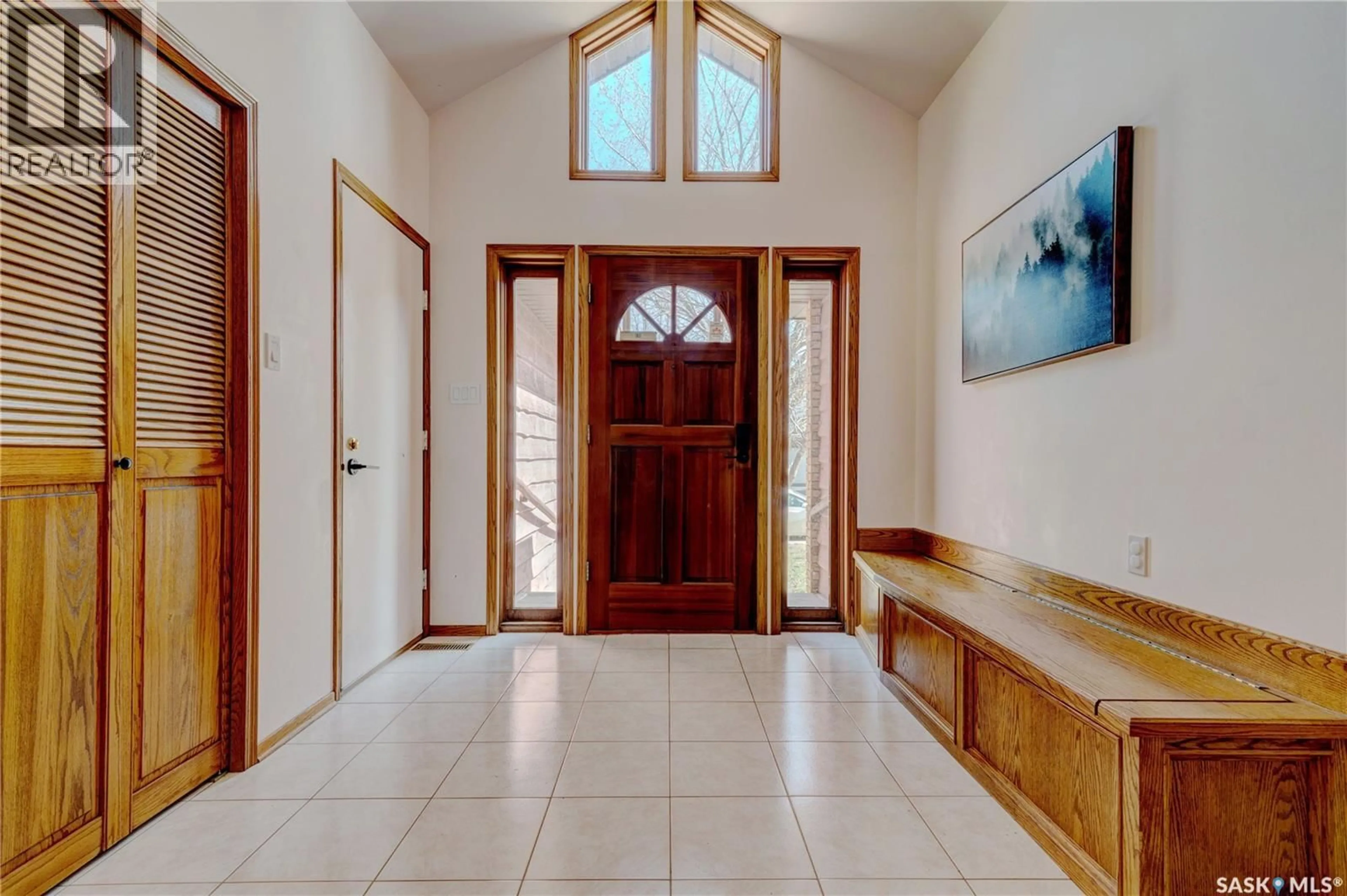 Indoor entryway for 1434 SIDLER DRIVE, Regina Saskatchewan S4X4A5